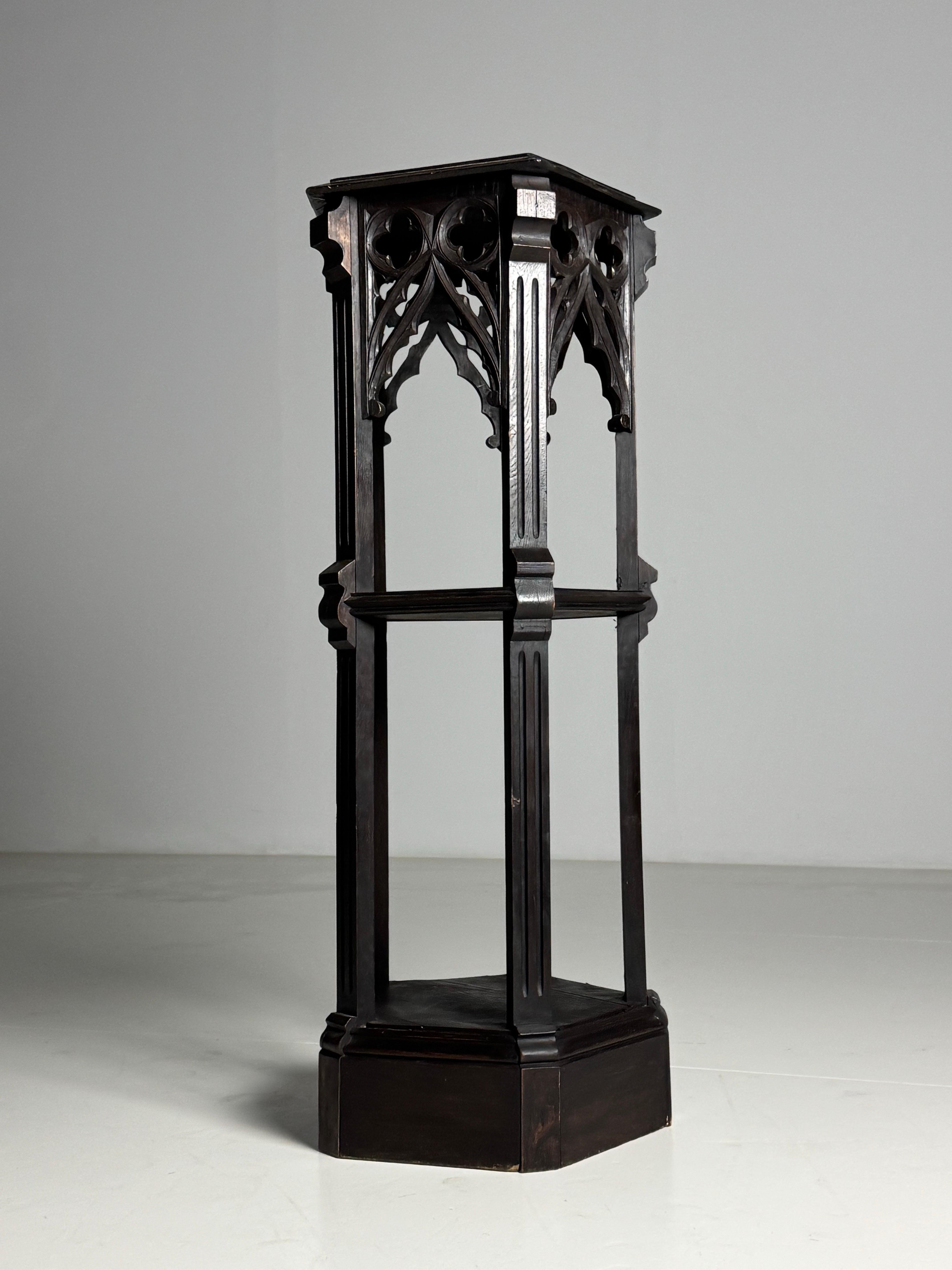Gothic style late 19th century Column / Pedestal / Pied de stalle. Original from church interior in France. Very dark brown in colour, almost black.

Dimensions: 110H x 42W x 42D