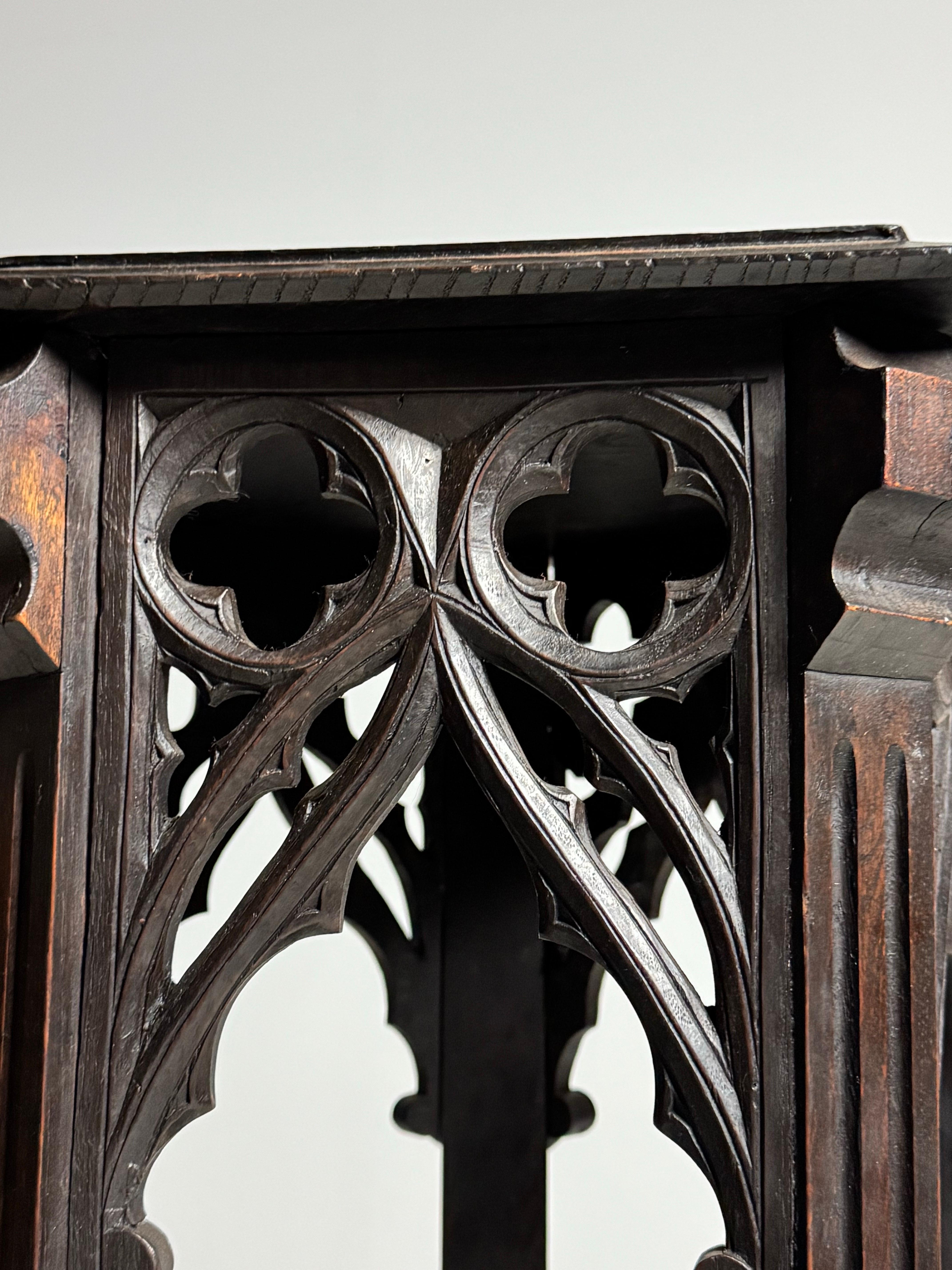 Gothic Column French 19th Century In Good Condition For Sale In MILL, NL