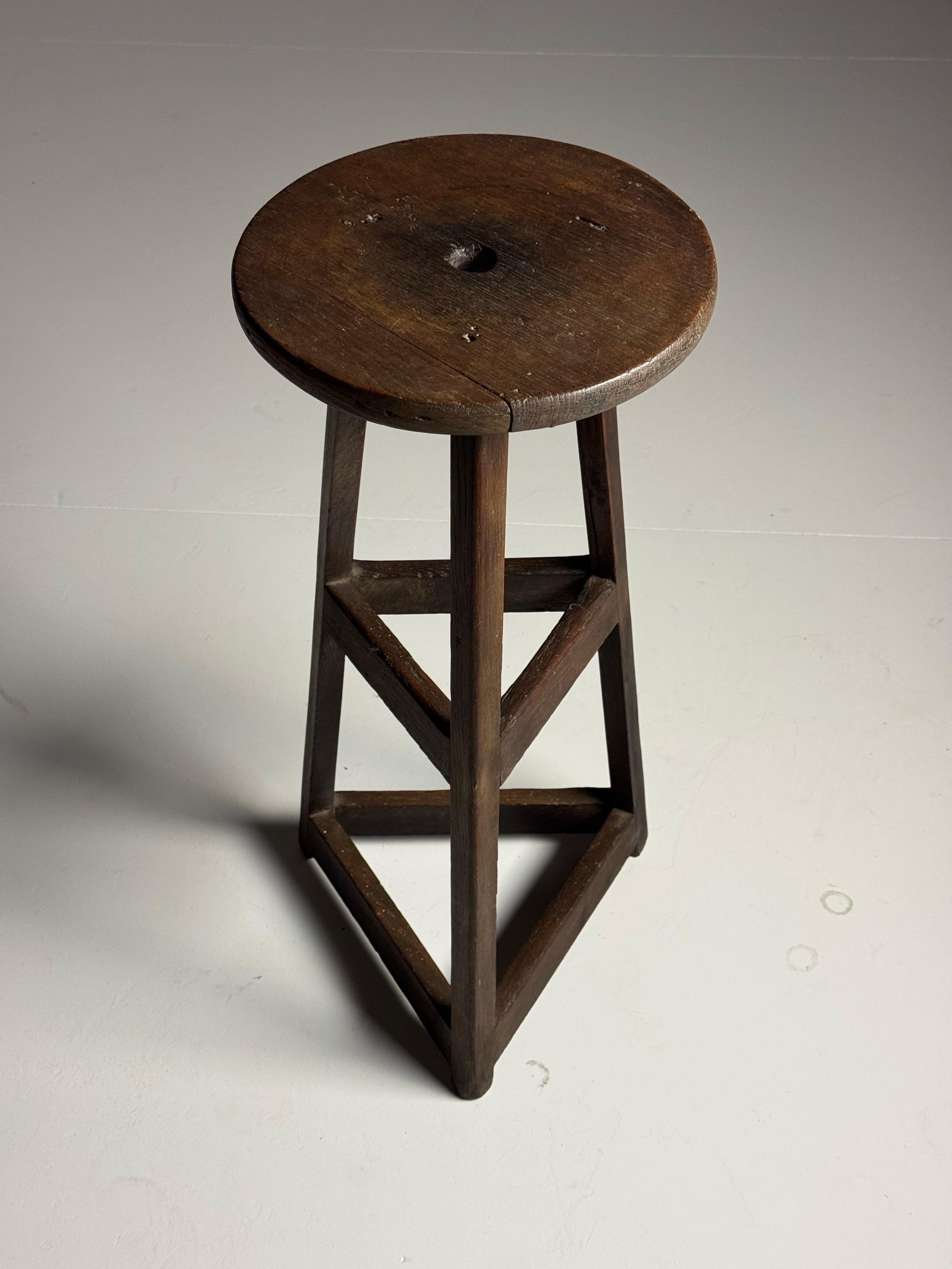 Sculptor Stand Oak ca. 1900 For Sale 1