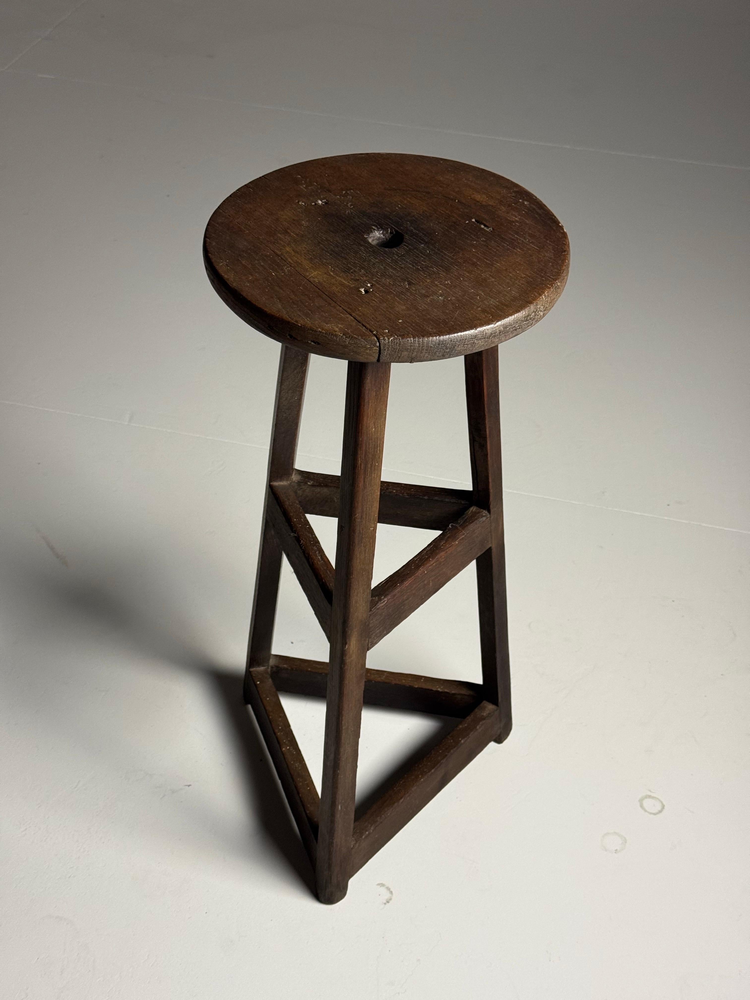 Sculptor Stand Oak ca. 1900 For Sale 2