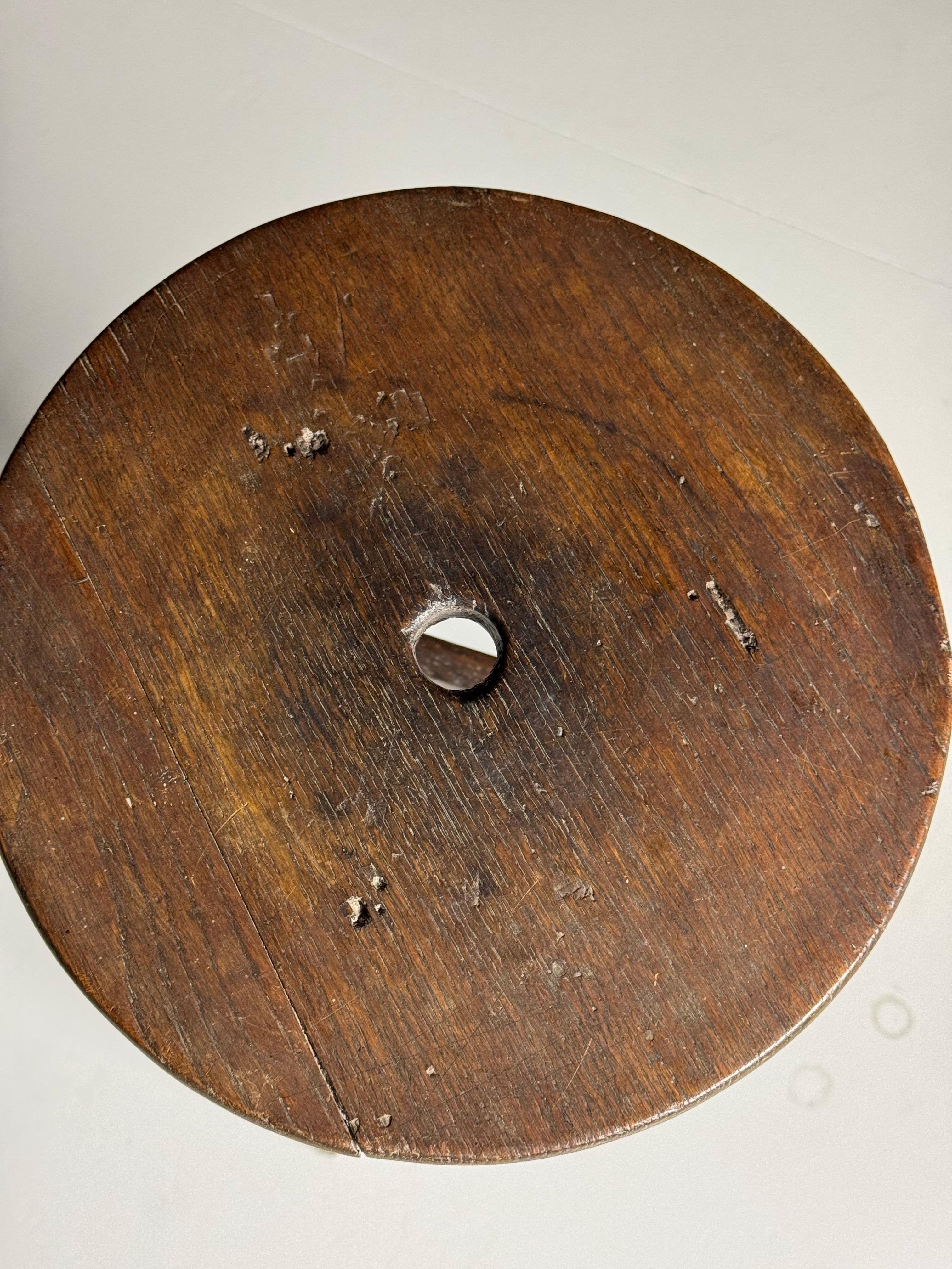 Sculptor Stand Oak ca. 1900 For Sale 7