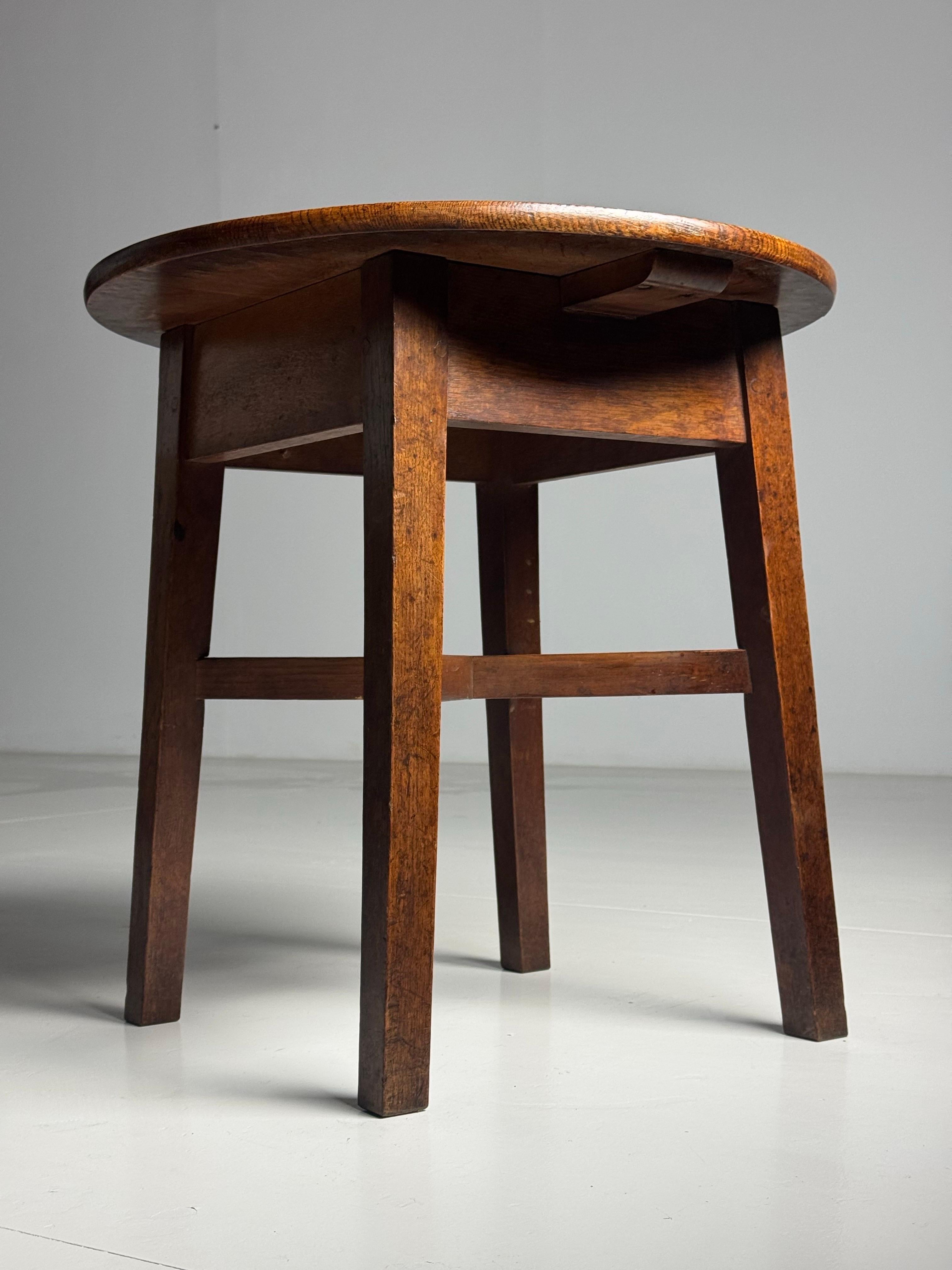English side table ca. 1900 In Good Condition For Sale In MILL, NL