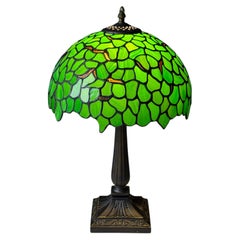 Tiffany-style table lamp, green