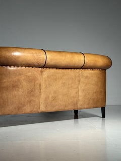Divano a tre posti in pelle di pecora di Lounge Atelier