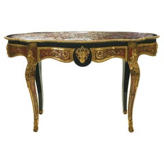 Table Napoléon III à la manière de Boulle en écaille et laiton