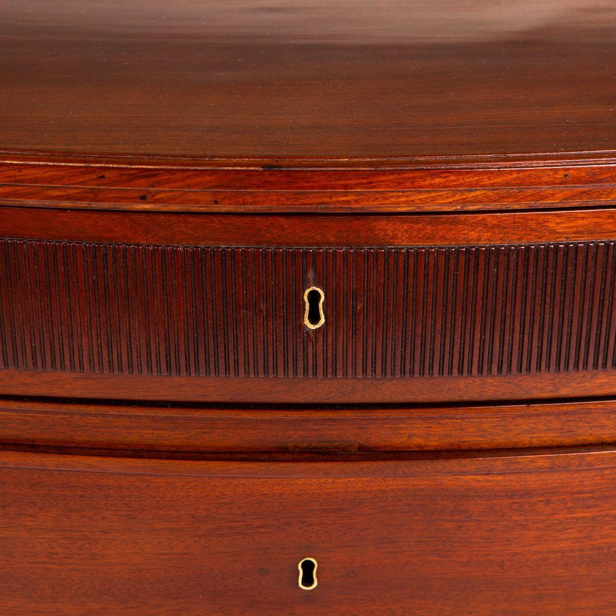 Ottone Elegante cassapanca danese Luigi XVI in mogano in vendita