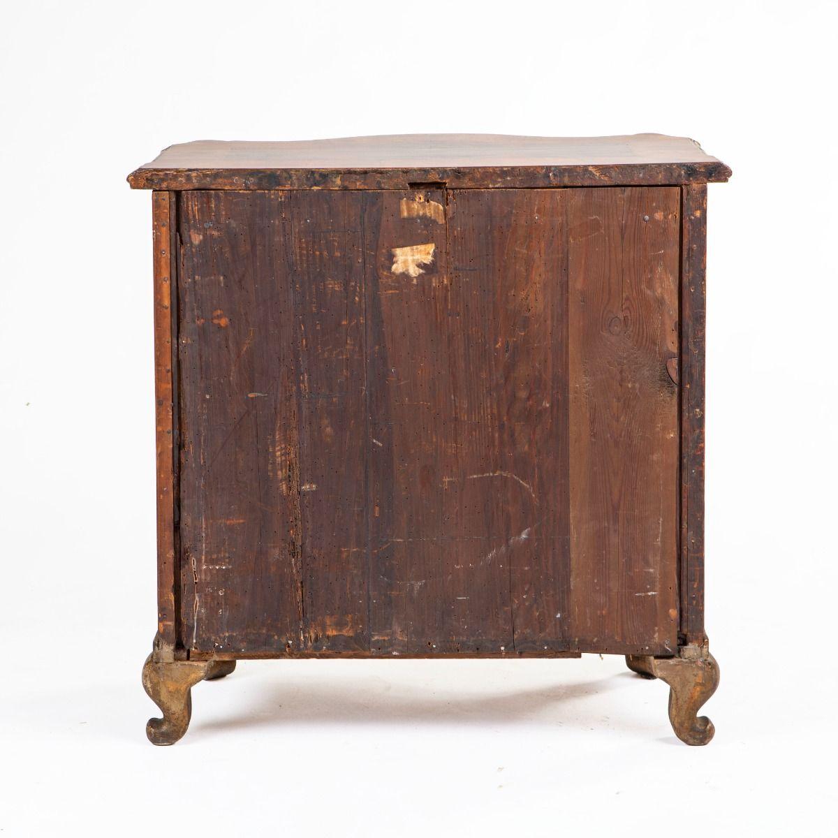 Danish Baroque Walnut Chest of Commode with Serpentine Front and Gilt Details For Sale 6