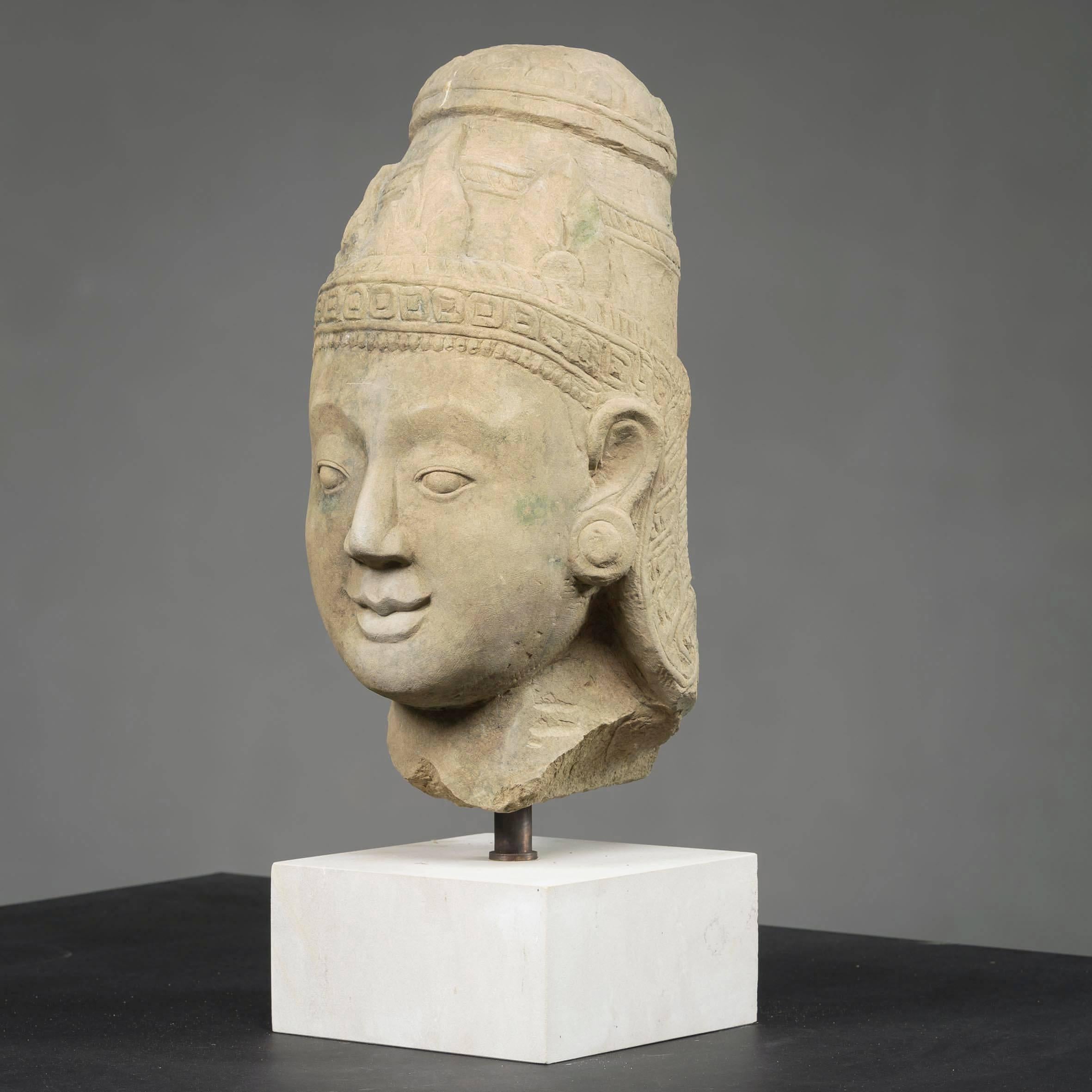 Buddha head made of sandstone, Burma, circa 1700. Good patina. The head is placed on a newer marble base.
 