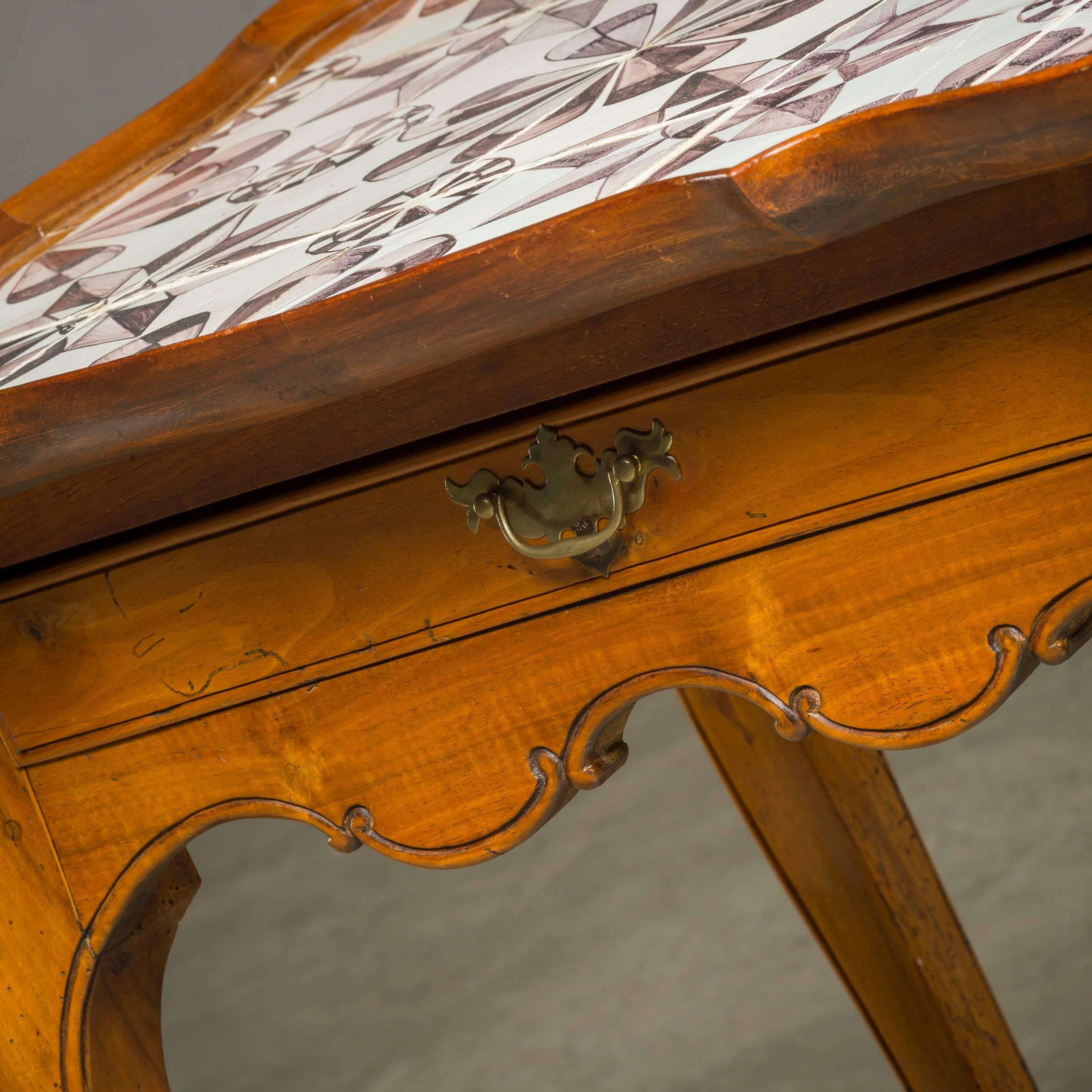 Elegant Rococo tea table in walnut with curved legs. 18th century tiles on the tabletop. One drawer. 
Presumably Achen Lüttich, Belgium, circa 1770.