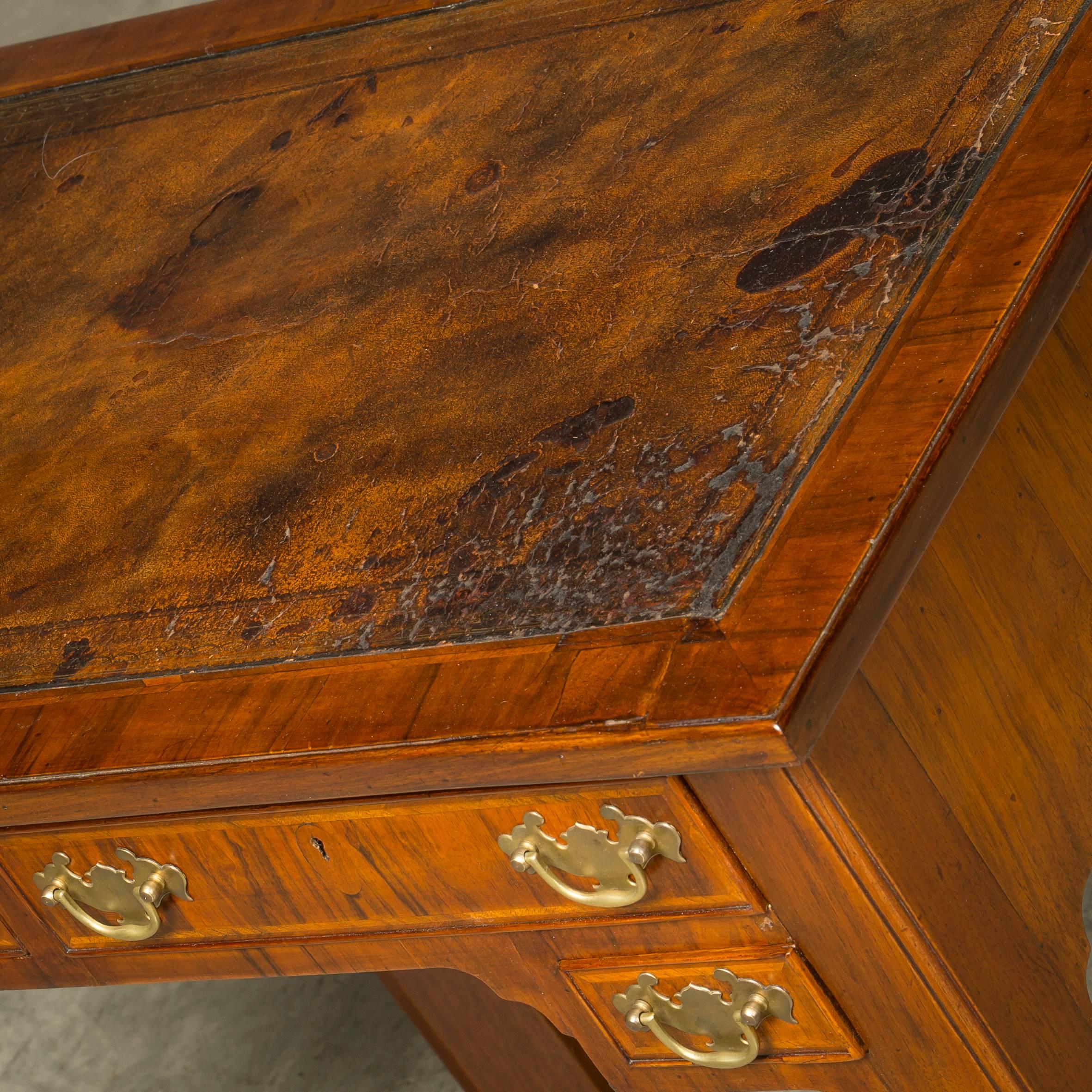 English Elegant Little Mid-18th Century George II 'Lady Desk' For Sale