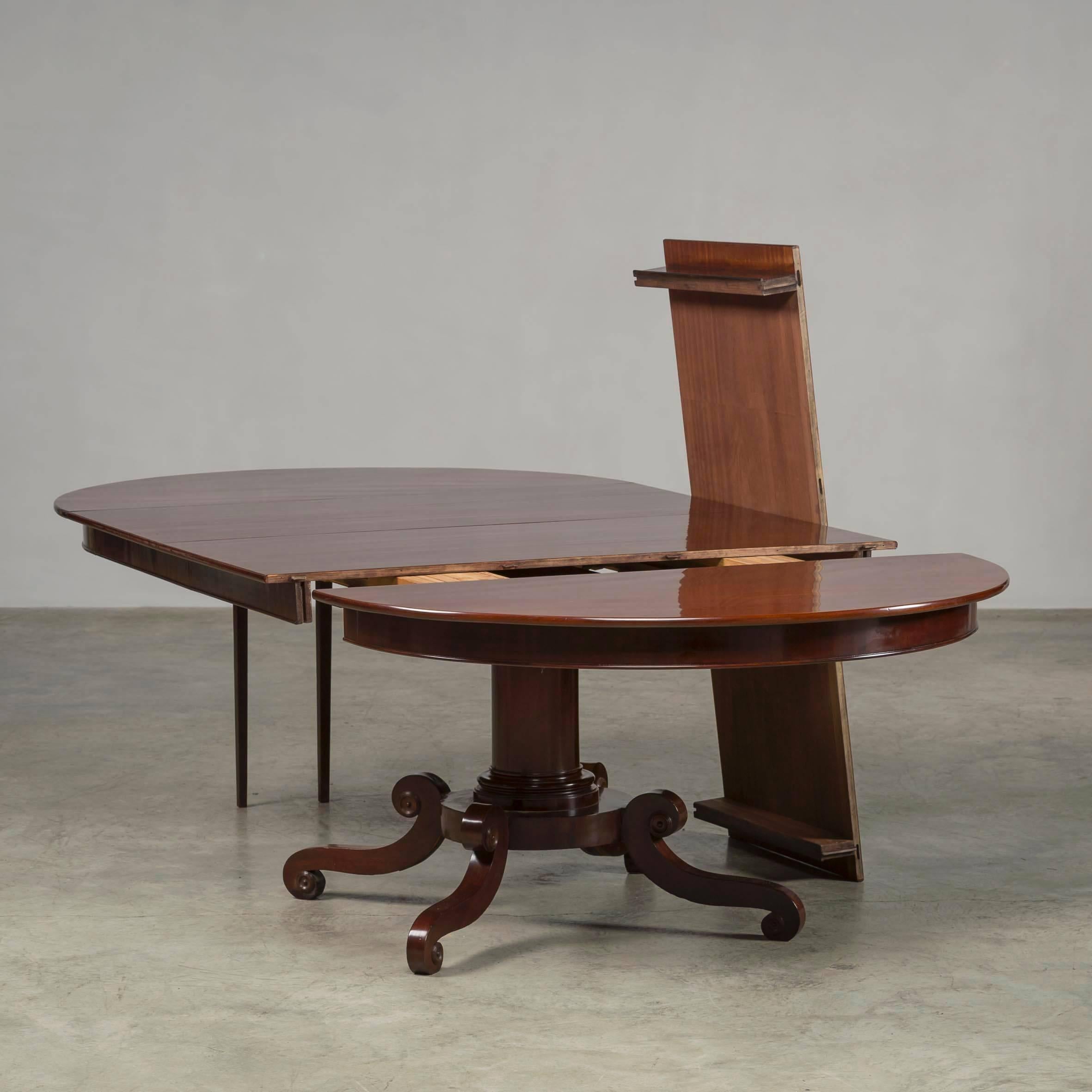 19th Century Late Empire Dining Table in Cuban Mahogany with Five Extension Leaves