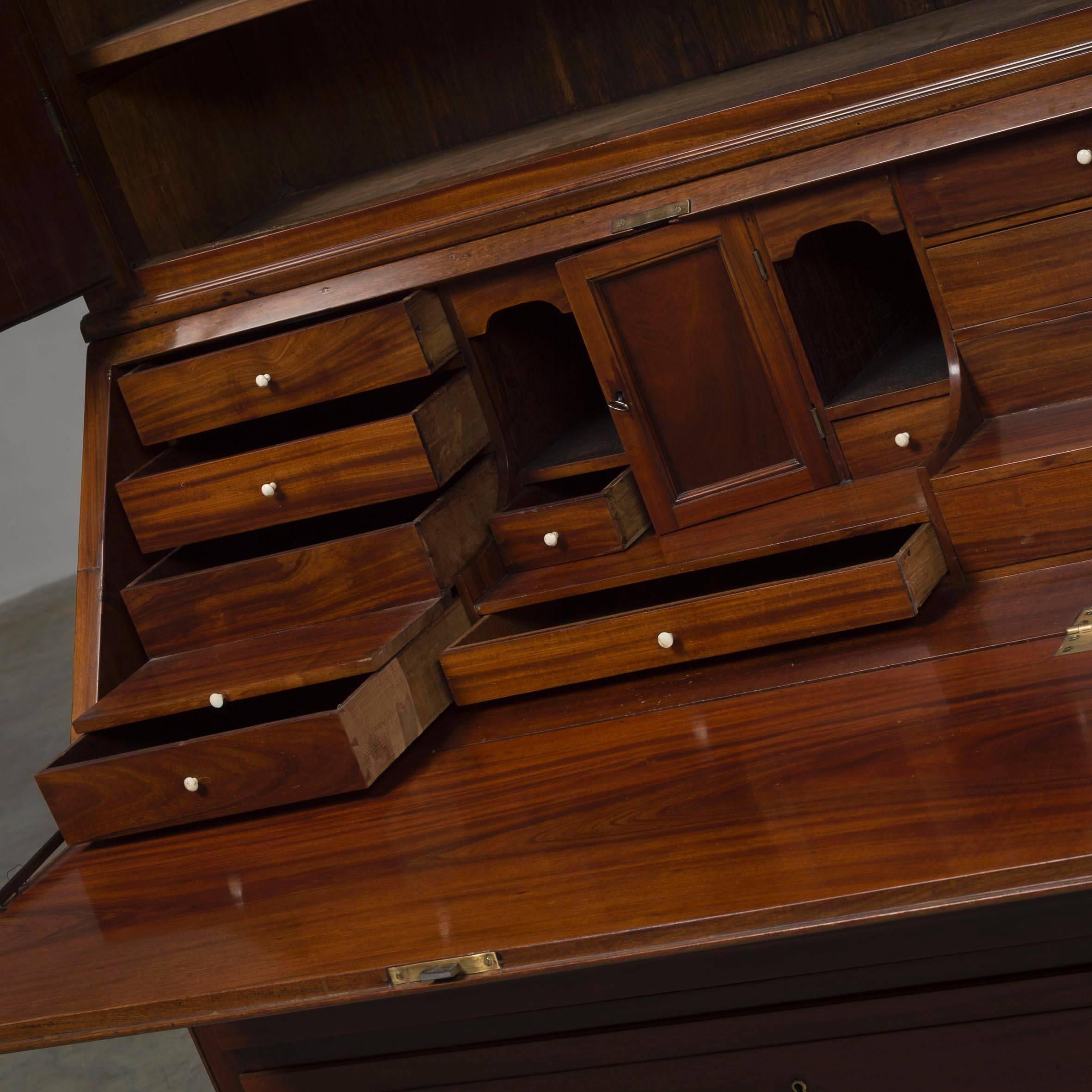 Danish Louis XVI Bureau. In Cuban Mahogany In Good Condition For Sale In Kastrup, DK