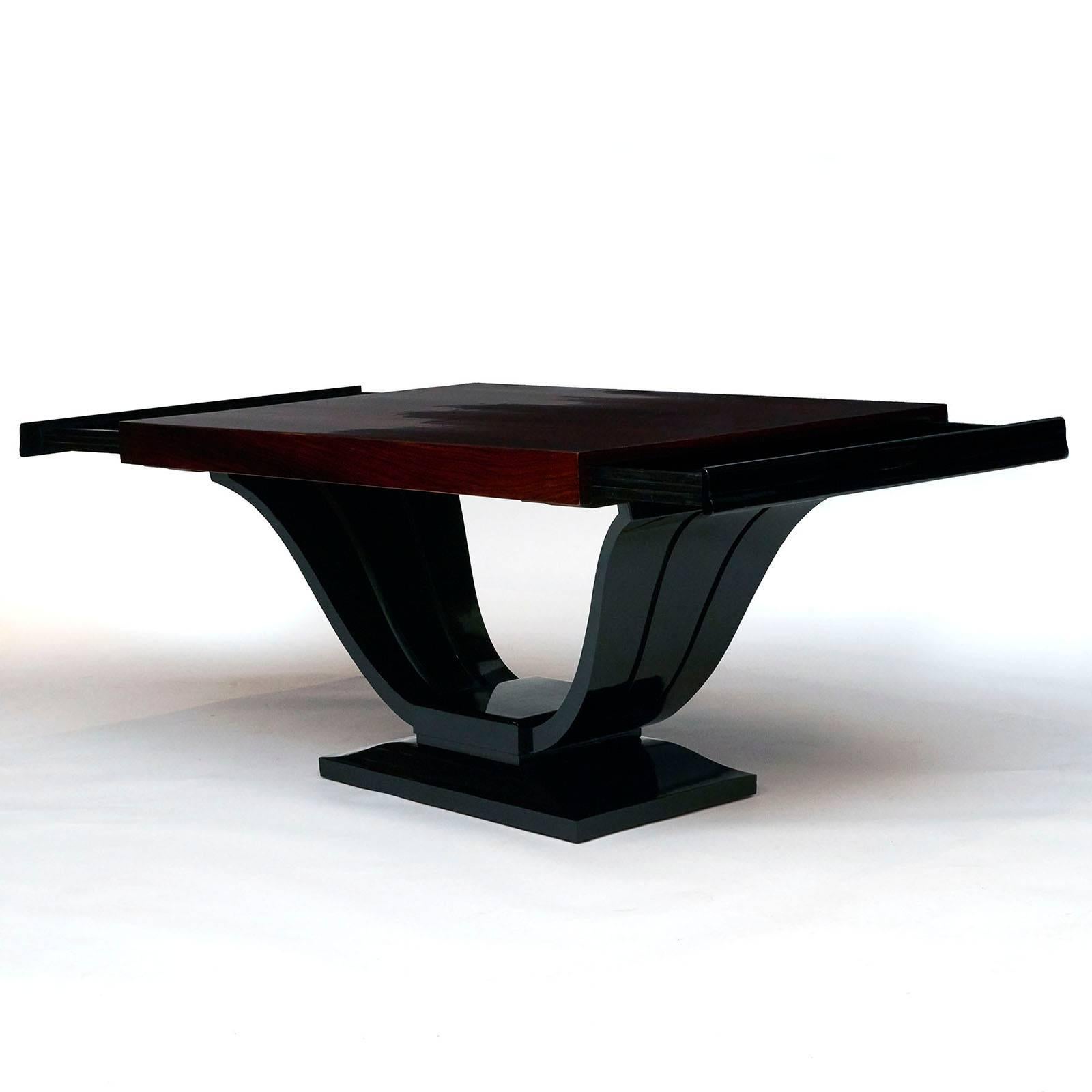 Austrian Art Deco Rosewood and Ebonized Side Table, circa 1920s In Excellent Condition In Kastrup, DK