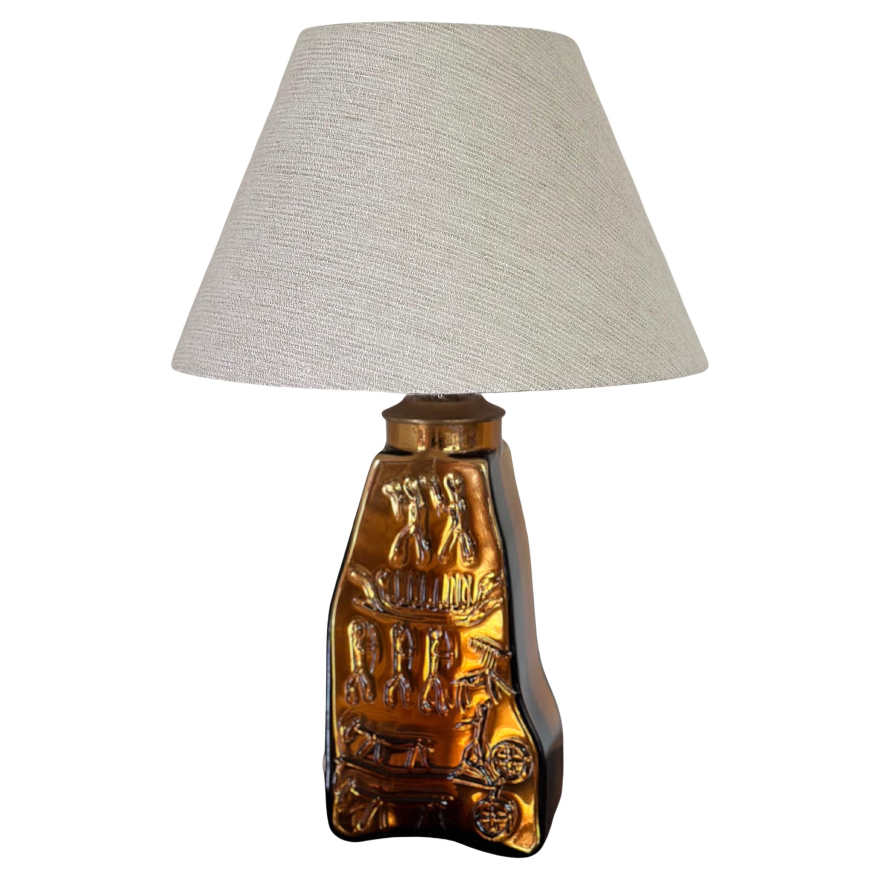 Lampe de table suédoise du milieu du siècle en verre ambré. 1960's.