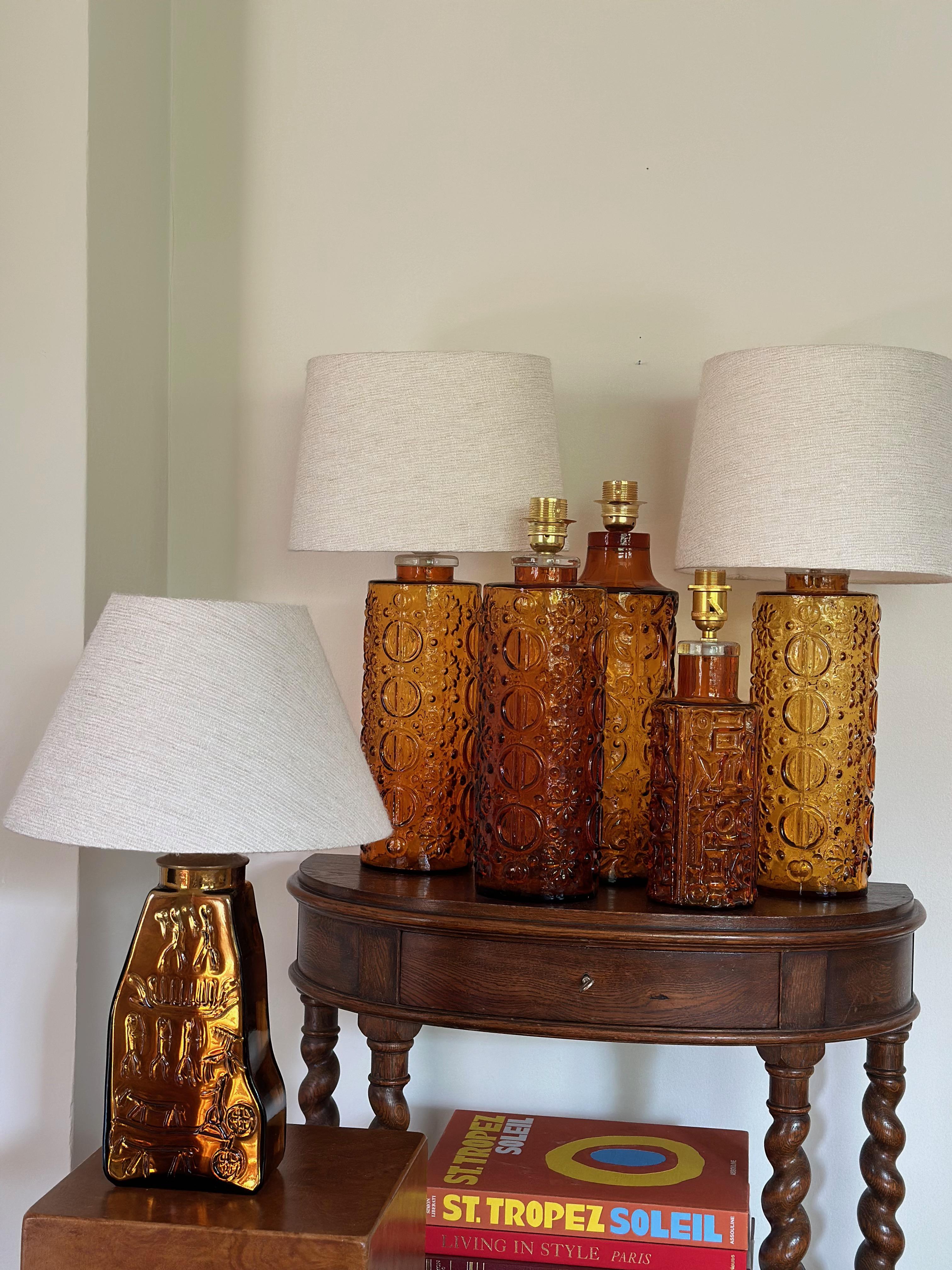 Suédois Lampe de table suédoise du milieu du siècle en verre ambré. 1960's. en vente
