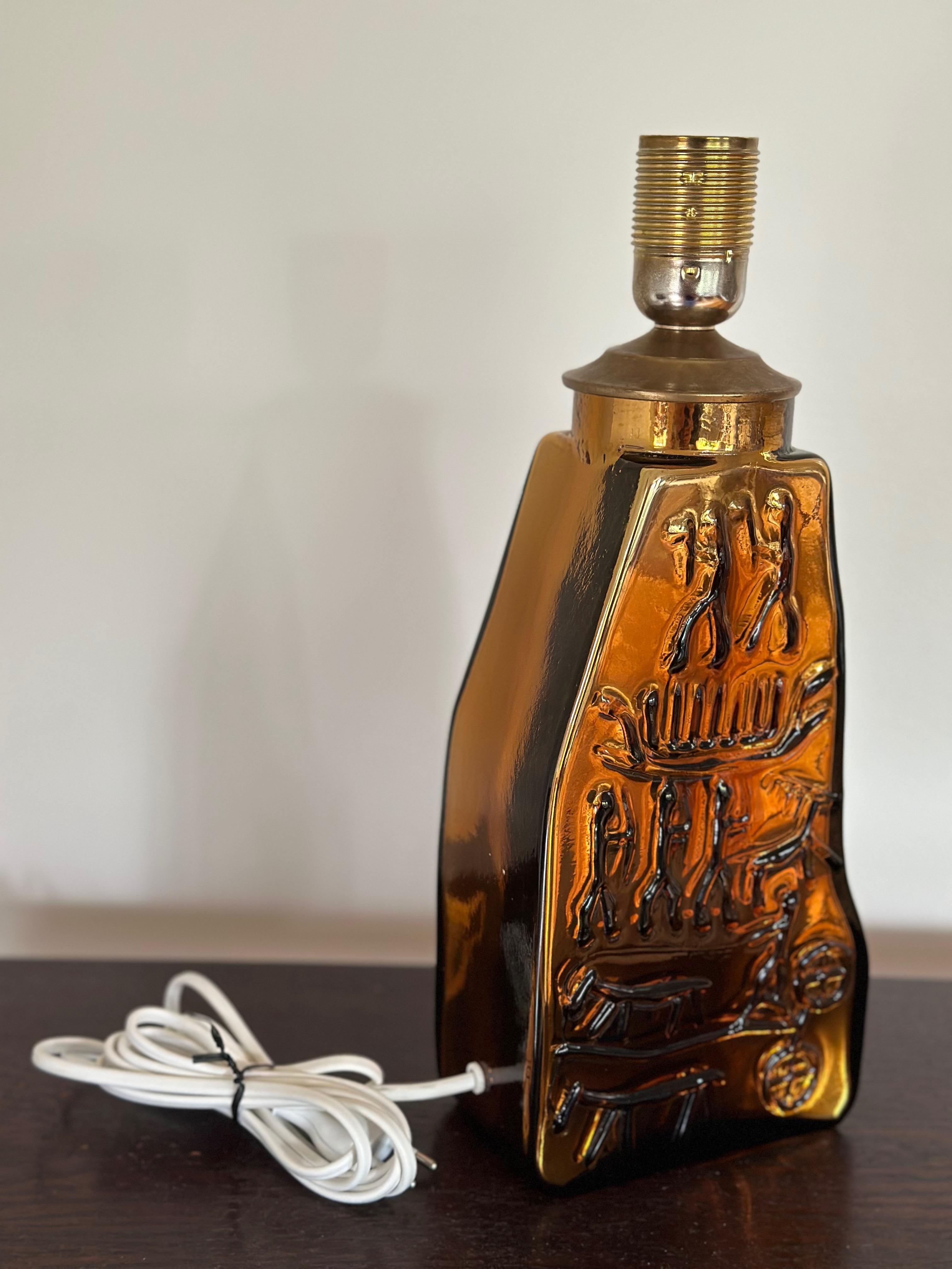 Lampe de table suédoise du milieu du siècle en verre ambré. 1960's. en vente 1