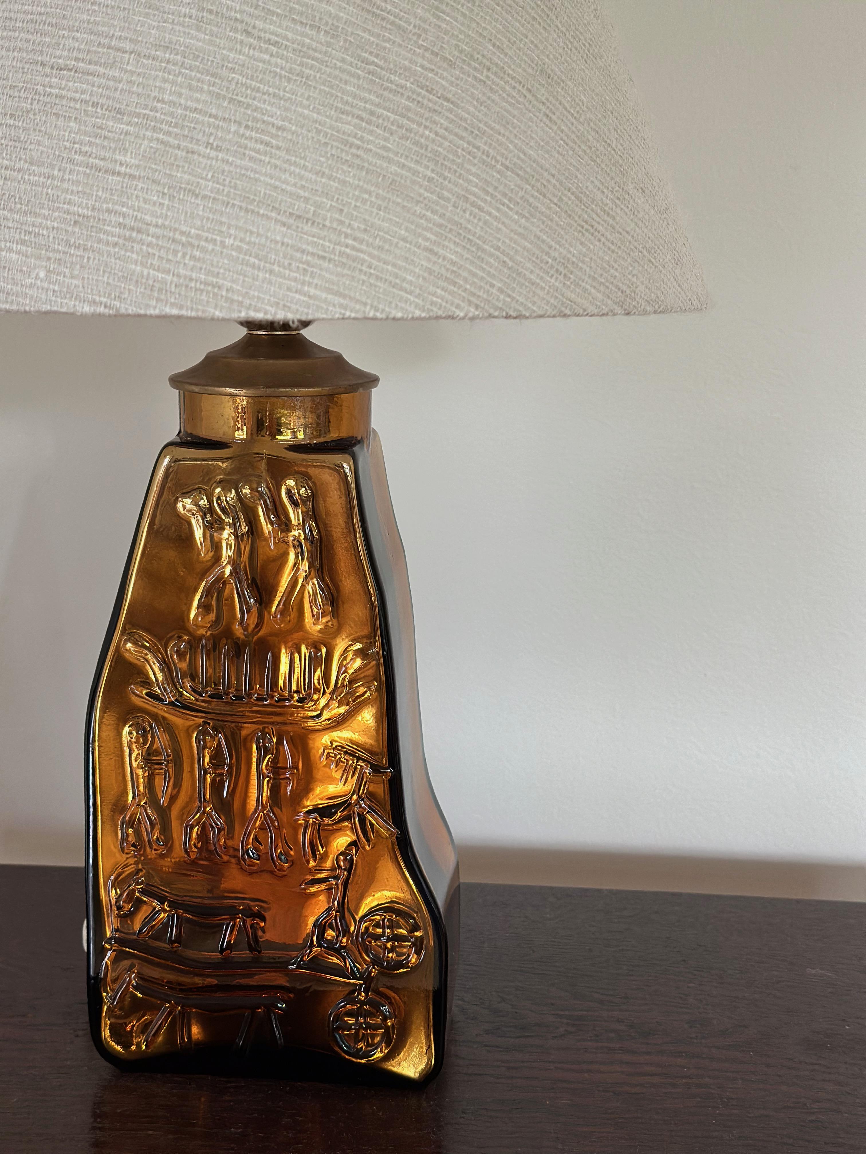 Lampe de table suédoise du milieu du siècle en verre ambré. 1960's. Bon état - En vente à Bromma, SE