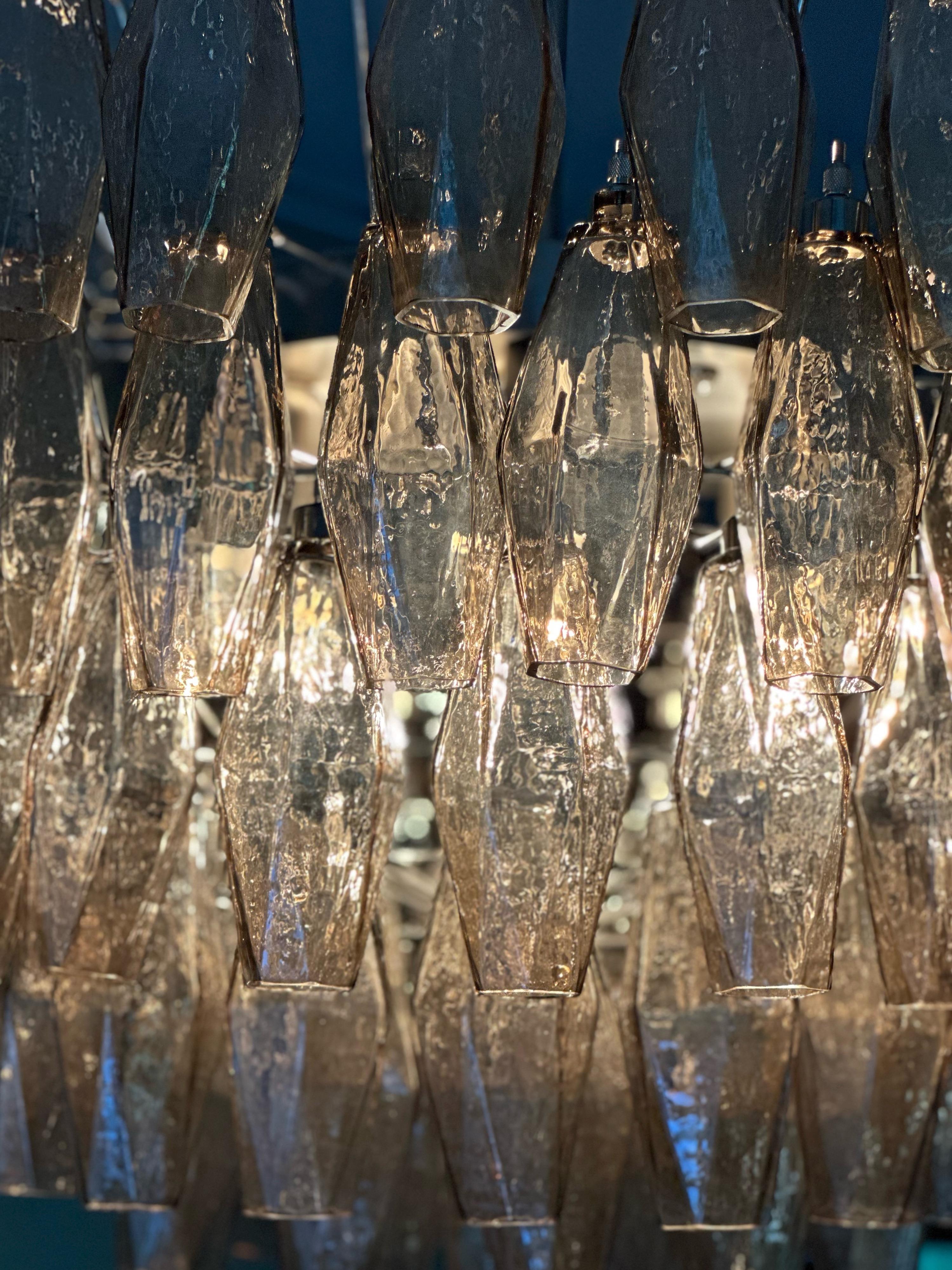 Coppia di lampadari di Murano color sabbia in stile Carlo Scarpa con accessori cromati in vendita 5