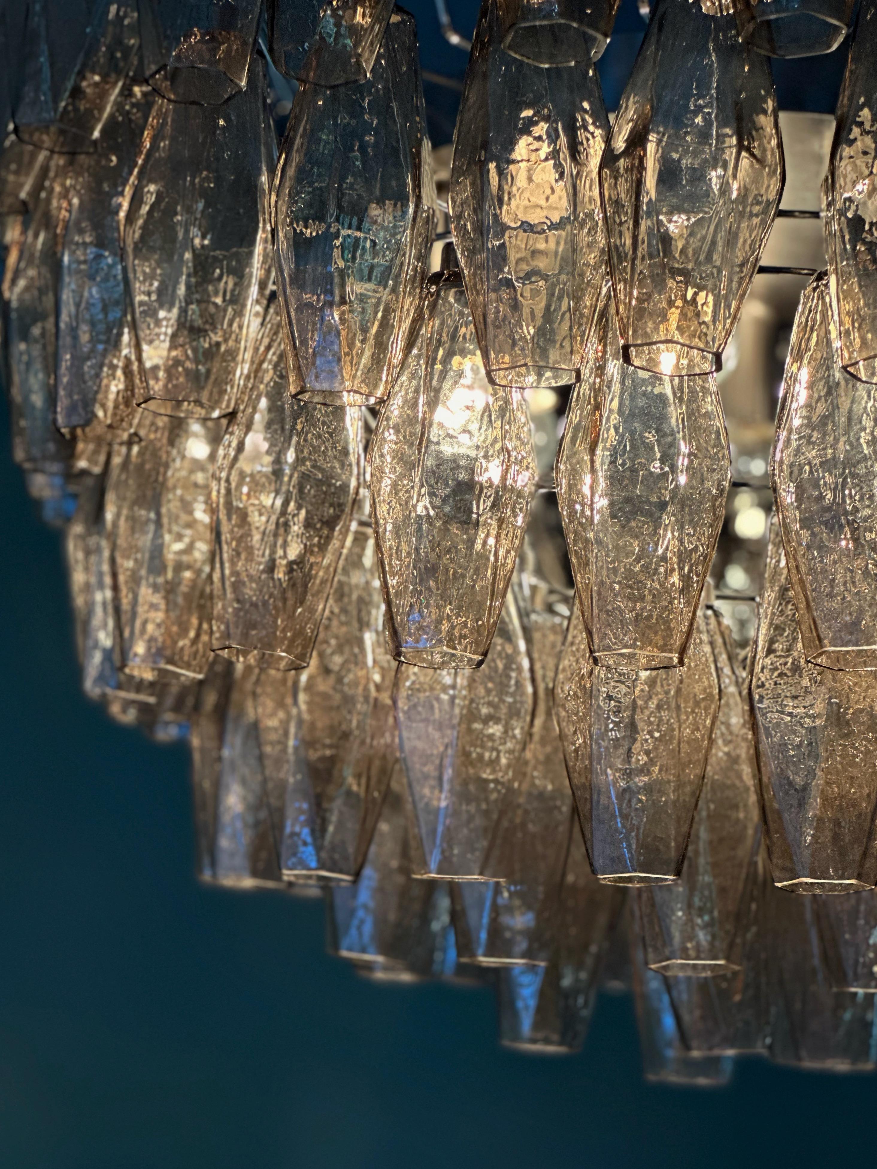 Coppia di lampadari di Murano color sabbia in stile Carlo Scarpa con accessori cromati in vendita 6