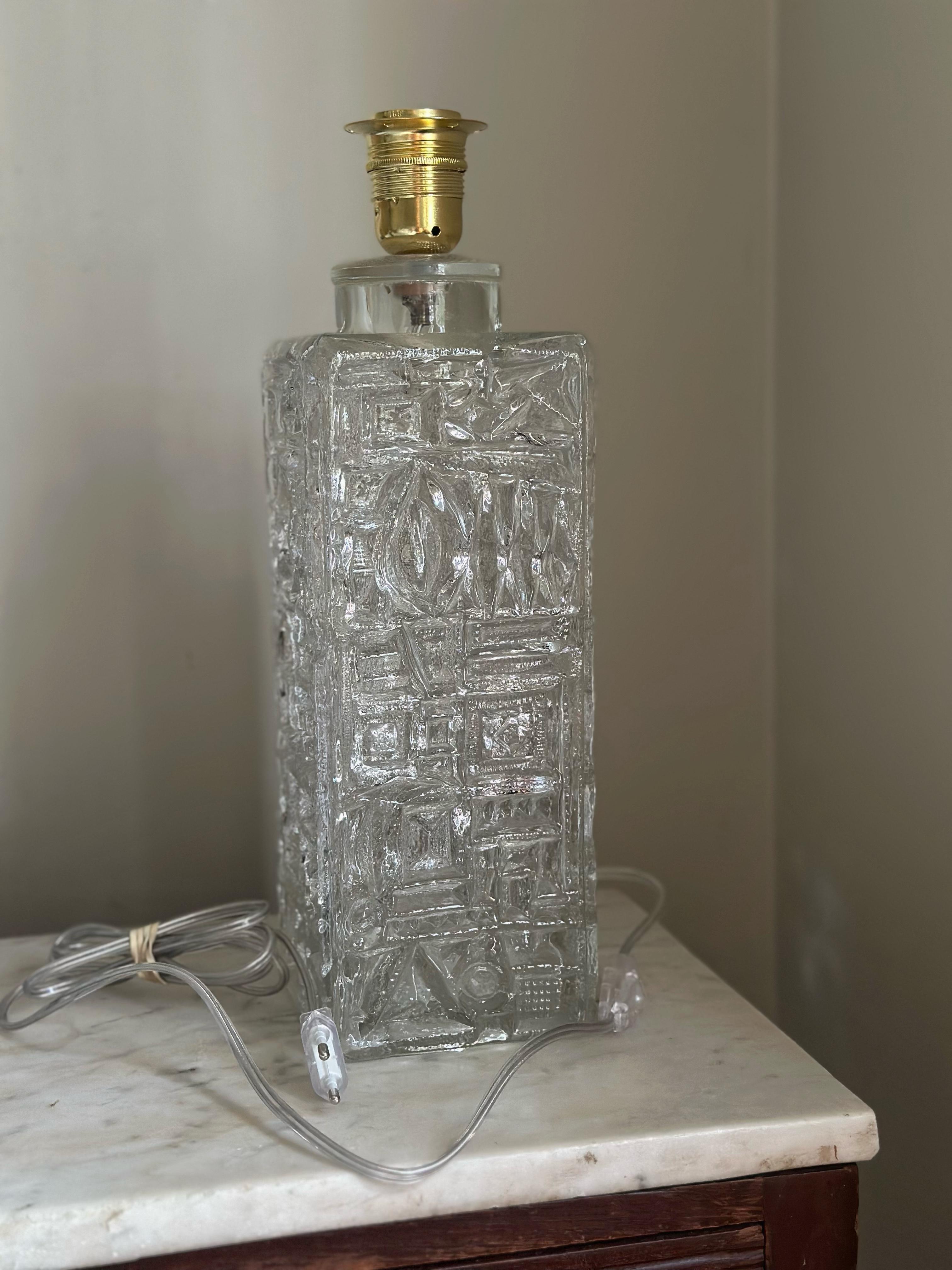 Milieu du XXe siècle Stilarmatur Lampe de table en verre du milieu du siècle 1960s en vente