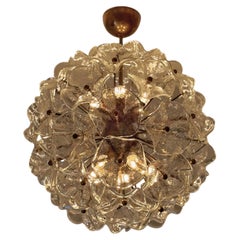 Lustre italien de Murano à boules moulées, avec des prismes moulés en forme de fleurs