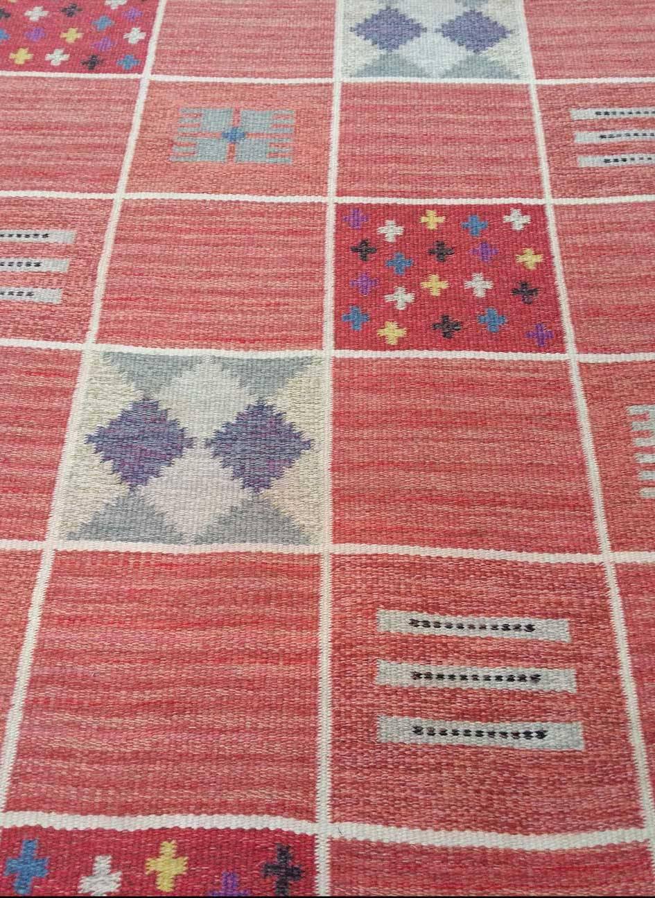 Swedish Flat-Woven Rölakan Rug In Good Condition For Sale In Stockholm, SE