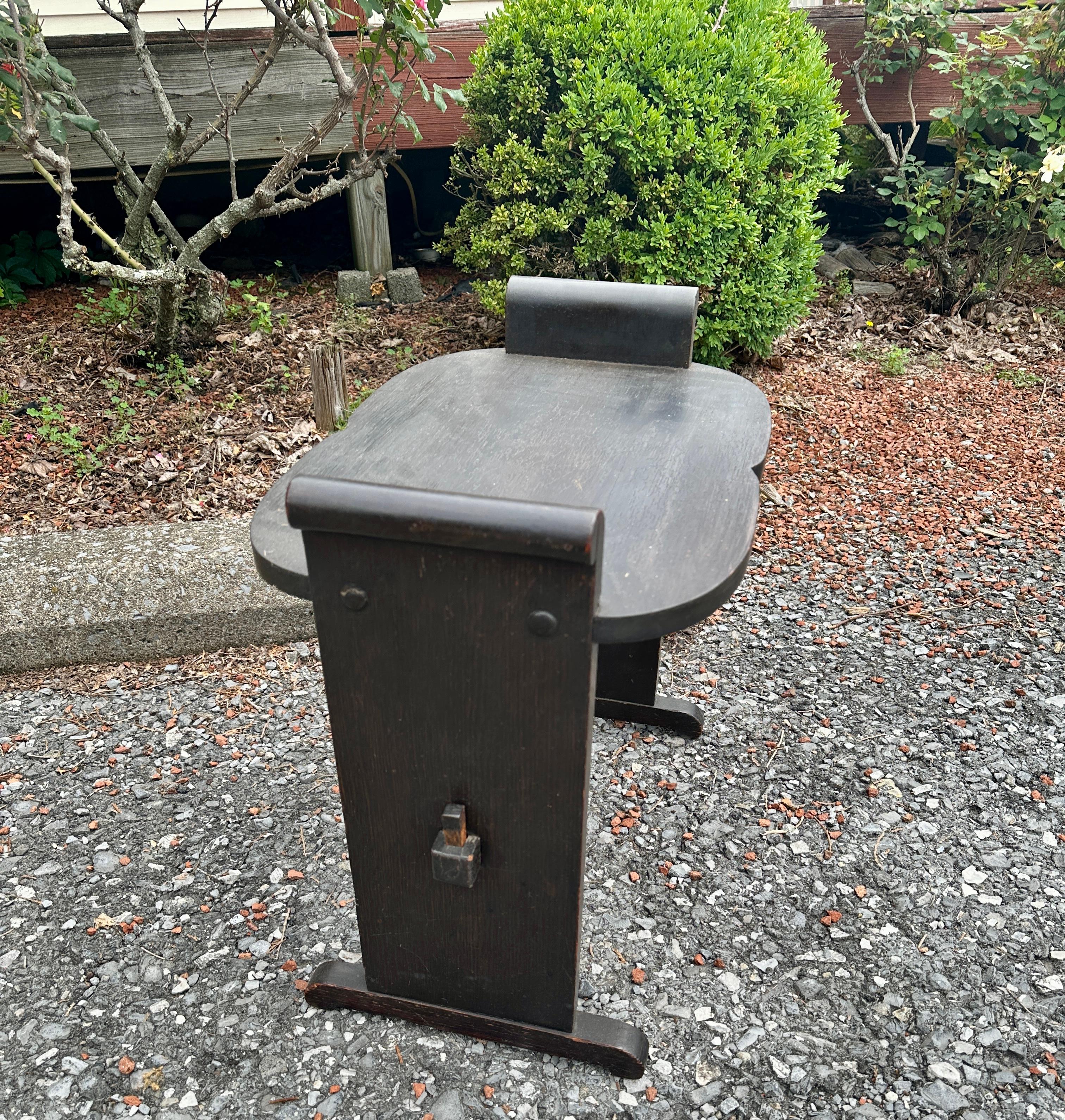 Arts and Crafts ANTIQUE    agréable 