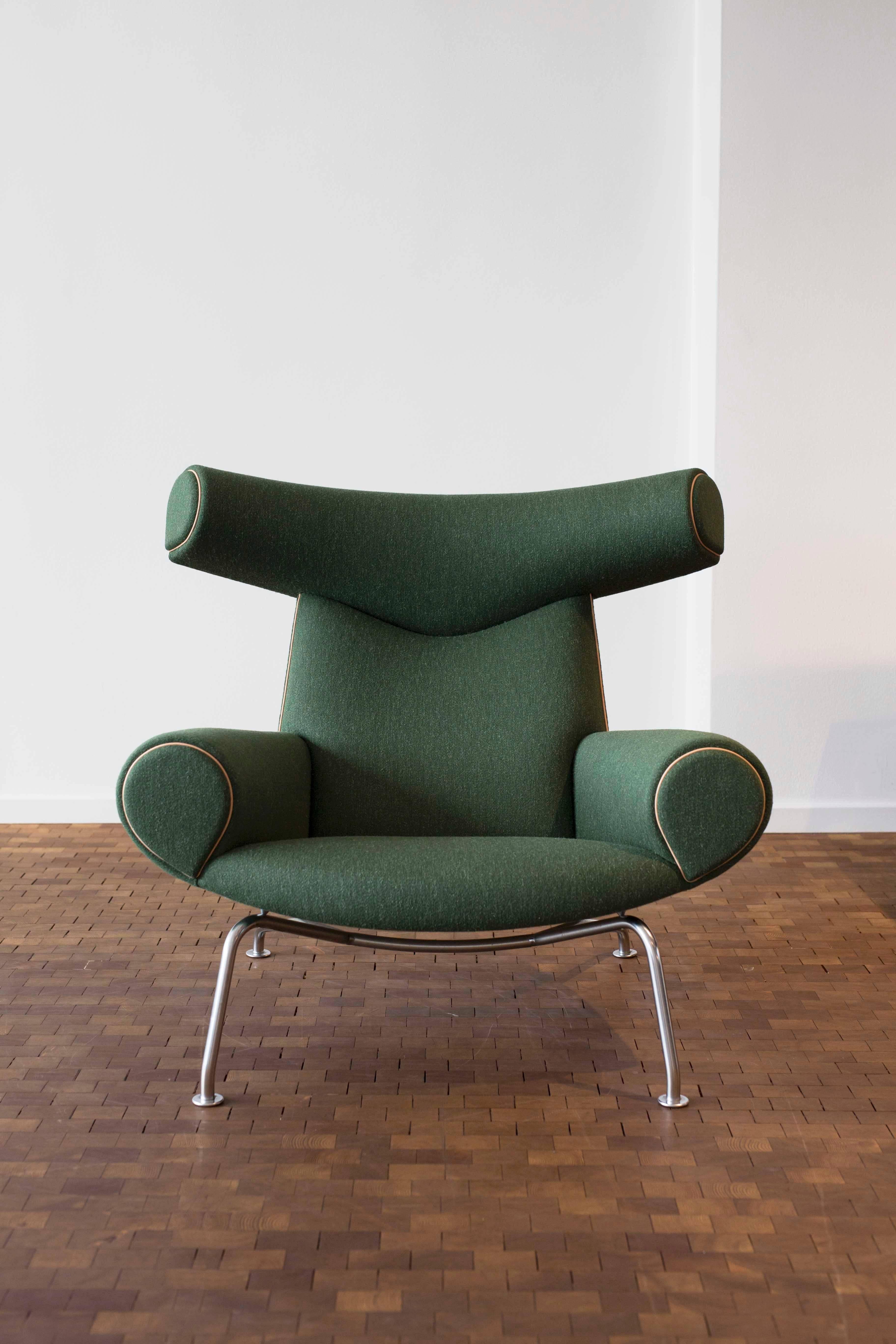 First edition Hans J. Wegner Ox chair.

Frame of matte chromium-plated tubular steel, upholstered with green fabric and natural leather piping’s.

Designed by Hans J. Wegner, 1960 and manufactured by AP Stolen, Denmark, model AP46.

Very fine