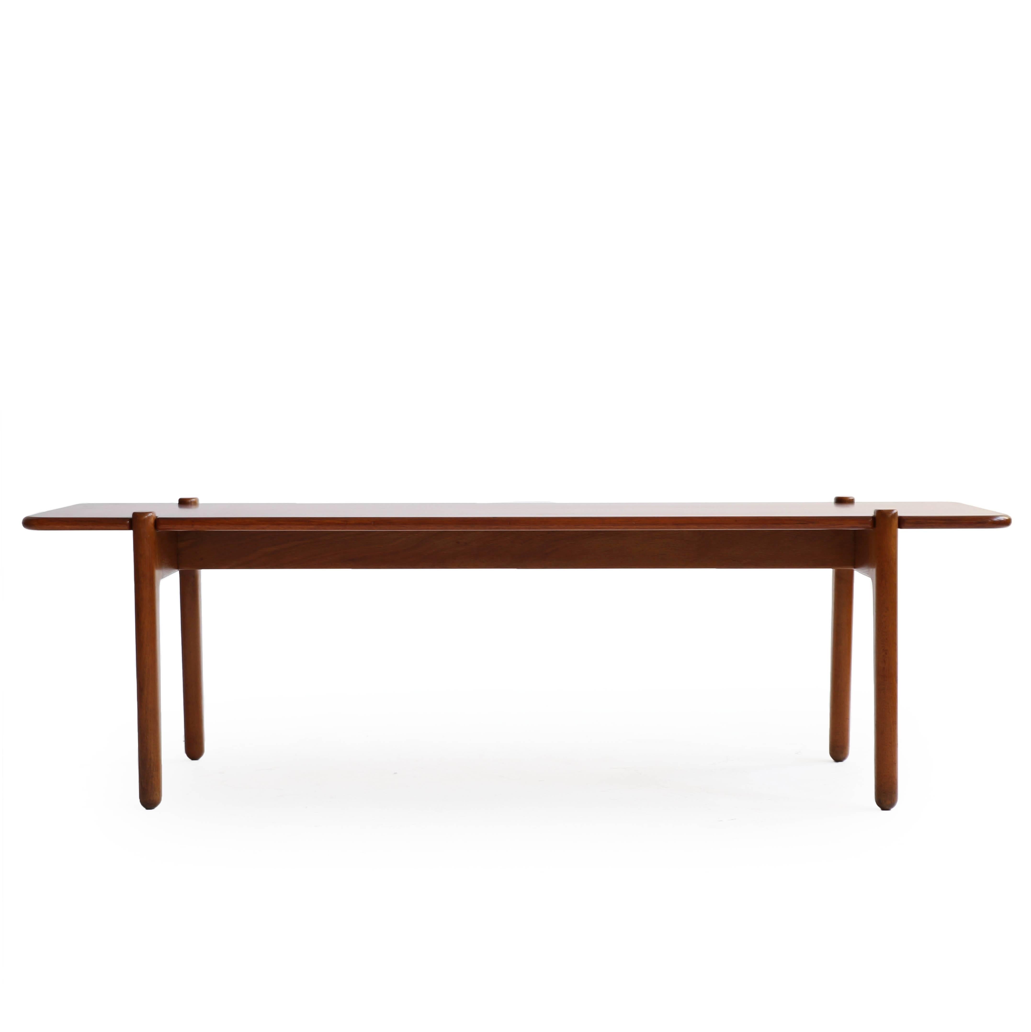Beautiful minimalistic bench or coffee table with original patinated oak frame and reversible top of solid teak. 

Executed and burn marked by cabinetmaker Johannes Hansen, Denmark as model JH 564.