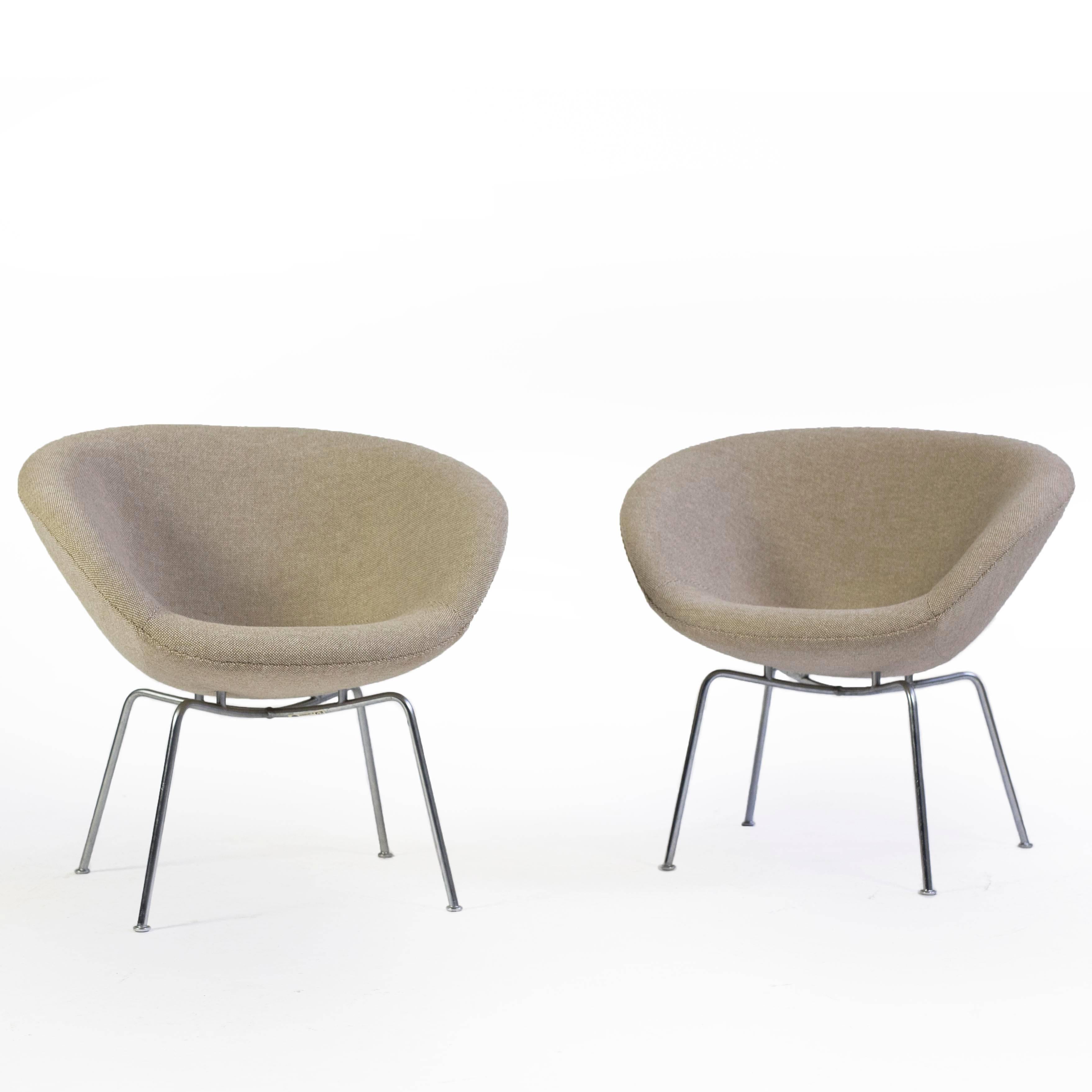 Pair of Arne Jacobsen Pot Chairs In Excellent Condition In Copenhagen, DK