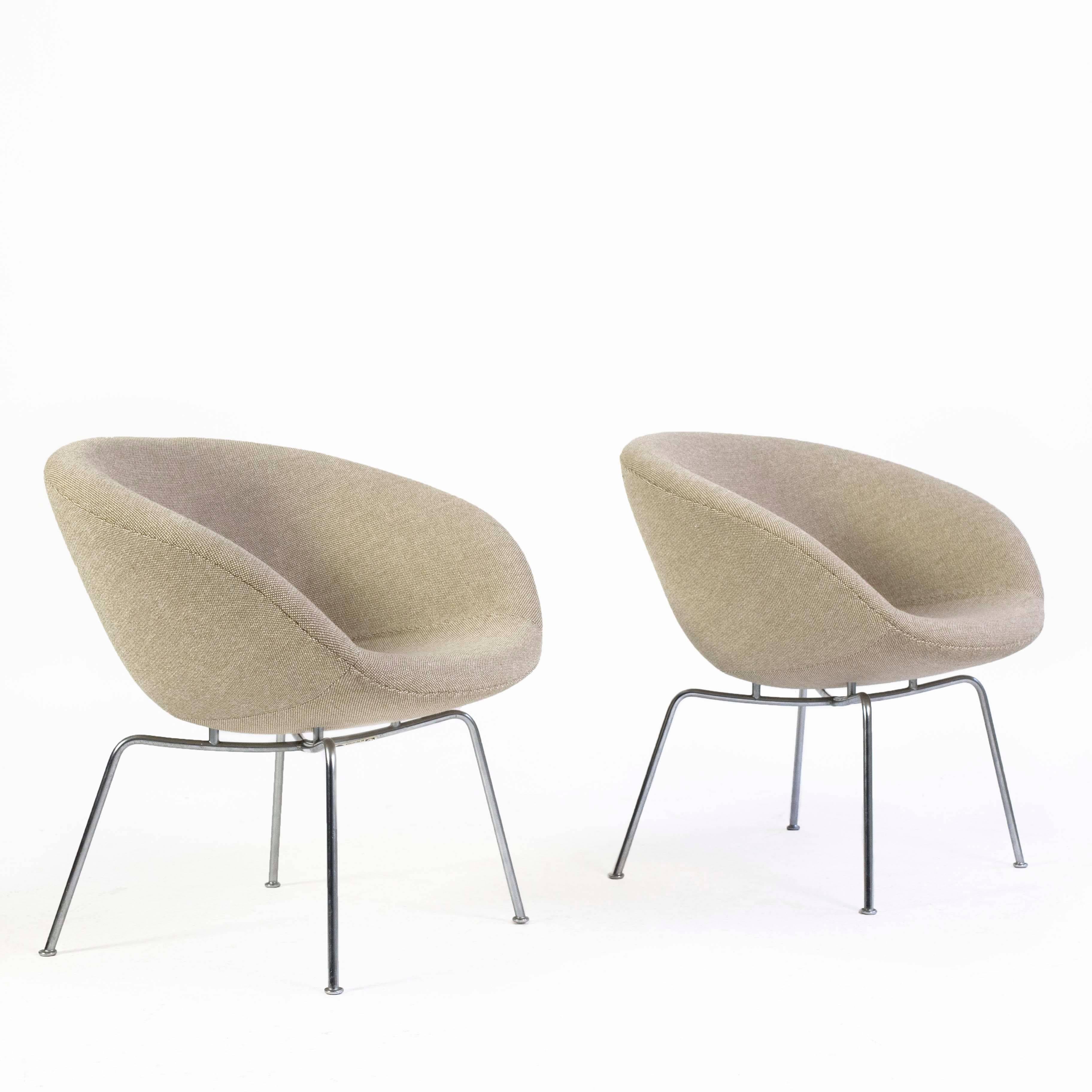 A pair of Arne Jacobsen pot chairs. 

Frames of chrome-plated steel, shells upholstered with beige fabric. 

Designed By Arne Jacobsen for the SAS Hotel Copenhagen 1958-1959, manufactured by Fritz Hansen. 

Fine restored condition.
