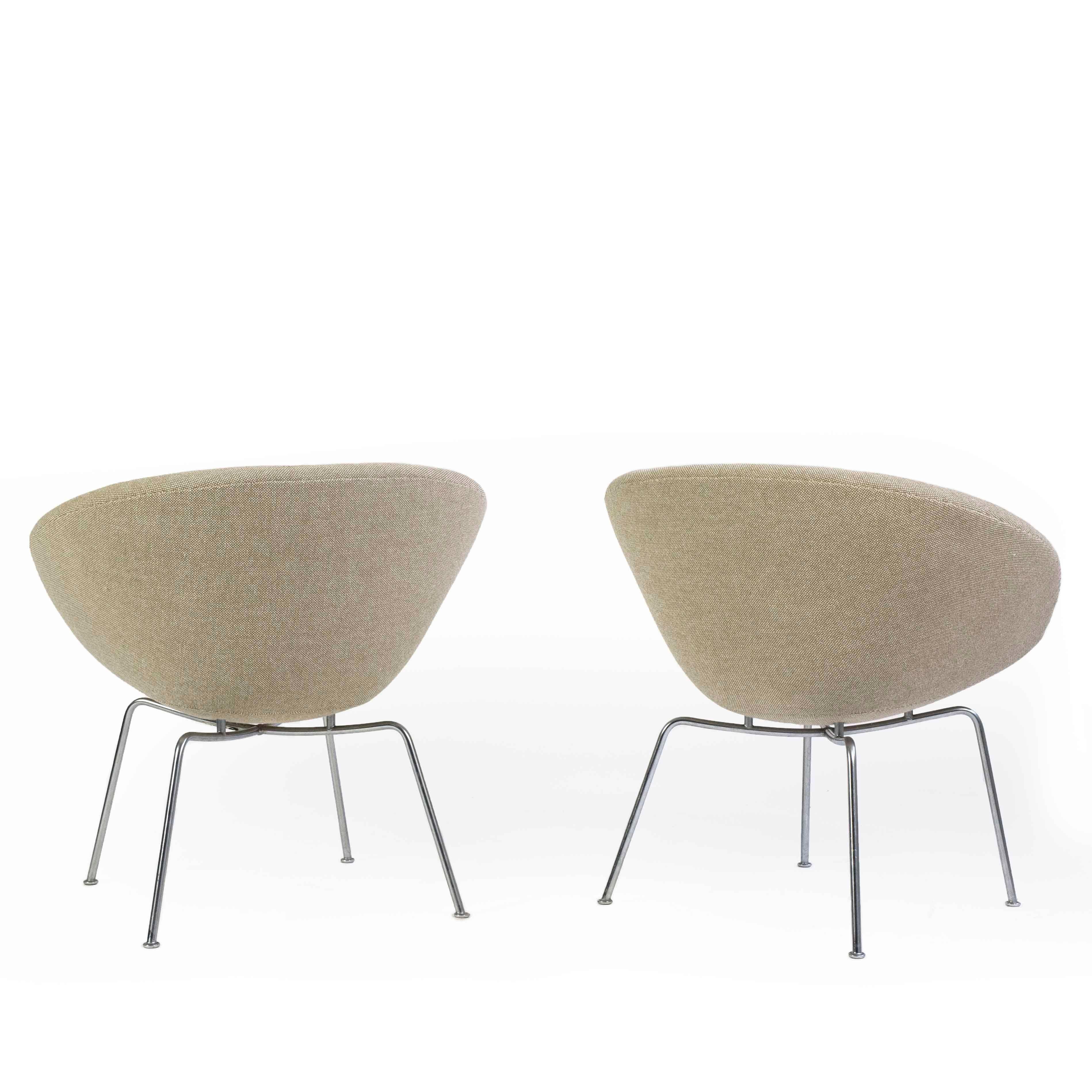 20th Century Pair of Arne Jacobsen Pot Chairs