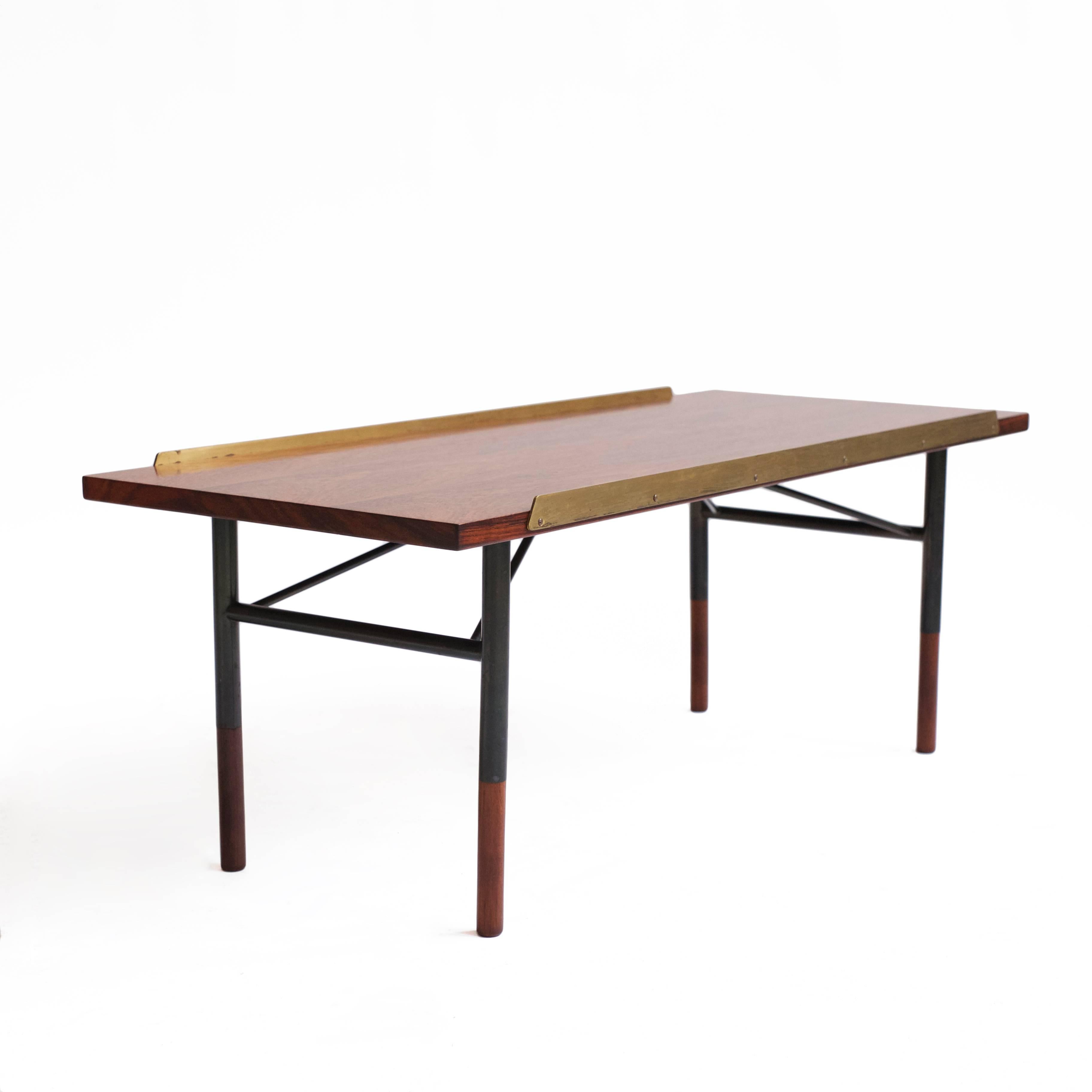 Finn Juhl Brazilian Rosewood table bench. 

Frame of anodized metal with brass edges, top and shoes of Brazilian Rosewood. 

Small size, 112 cm. Designed by Finn Juhl 1953, made by Bovirke, Denmark model BO101. Very fine condition. 