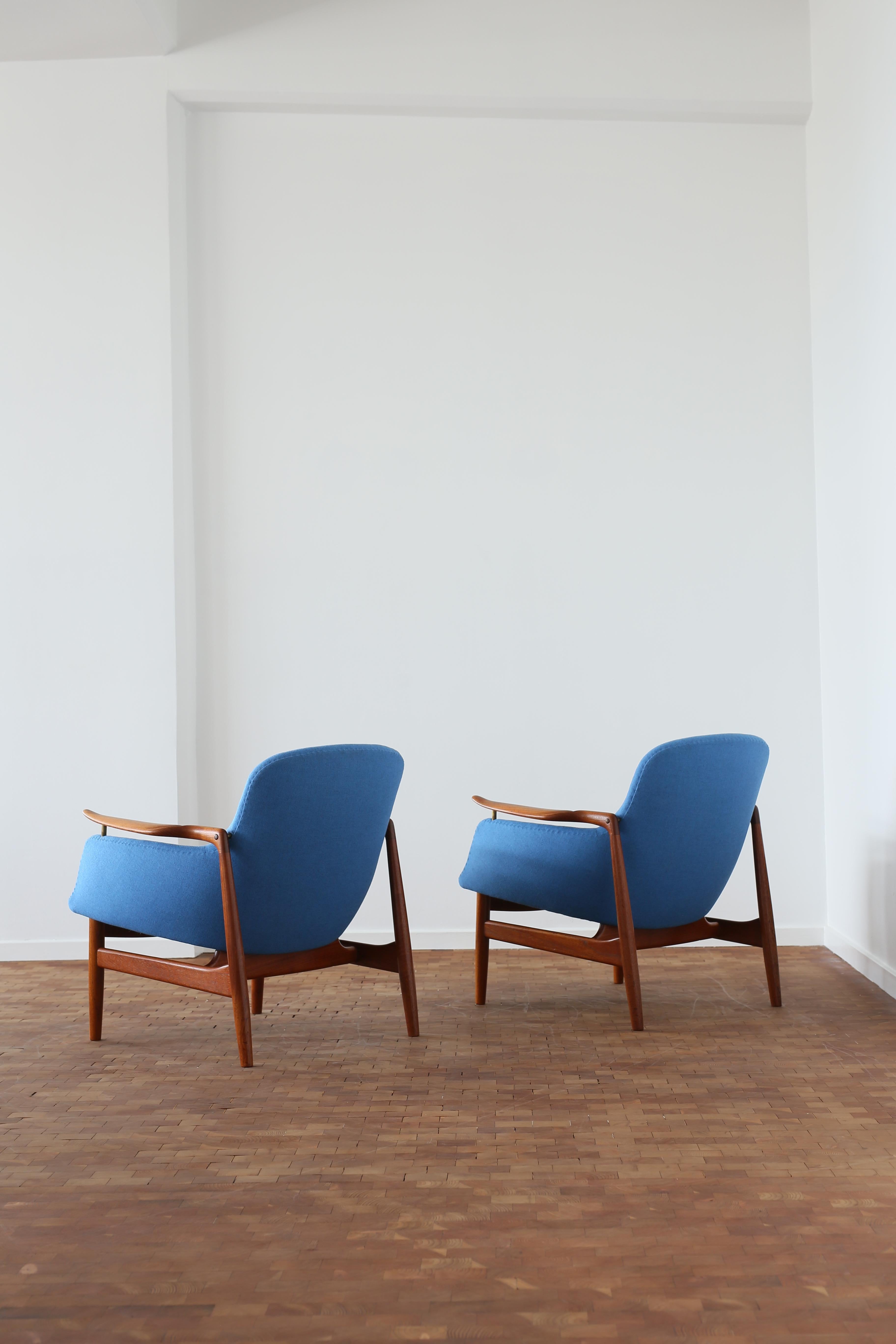 Scandinave moderne Paire de fauteuils Finn Juhl NV53 pour Niels Vodder, 1953 en vente