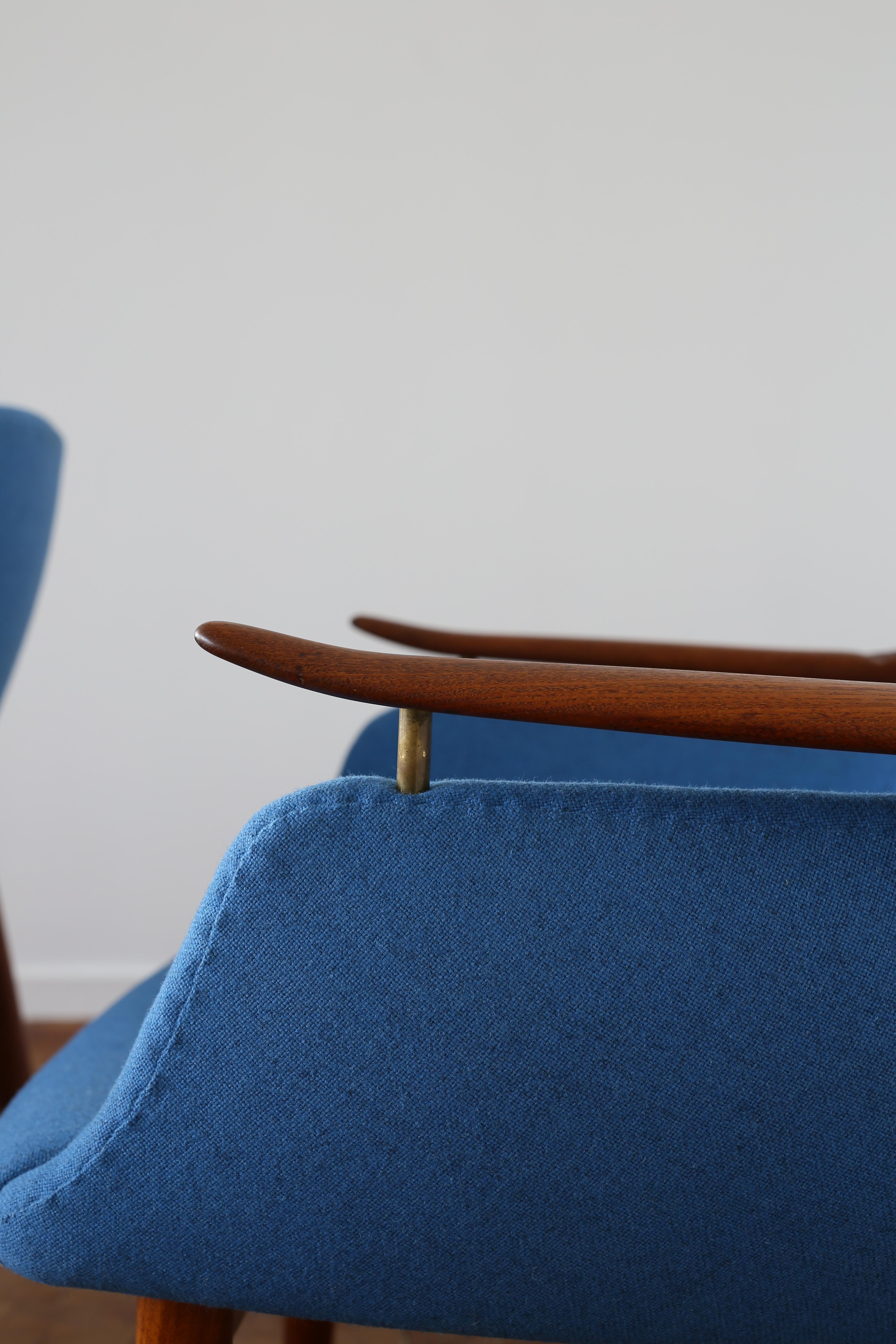 Laiton Paire de fauteuils Finn Juhl NV53 pour Niels Vodder, 1953 en vente