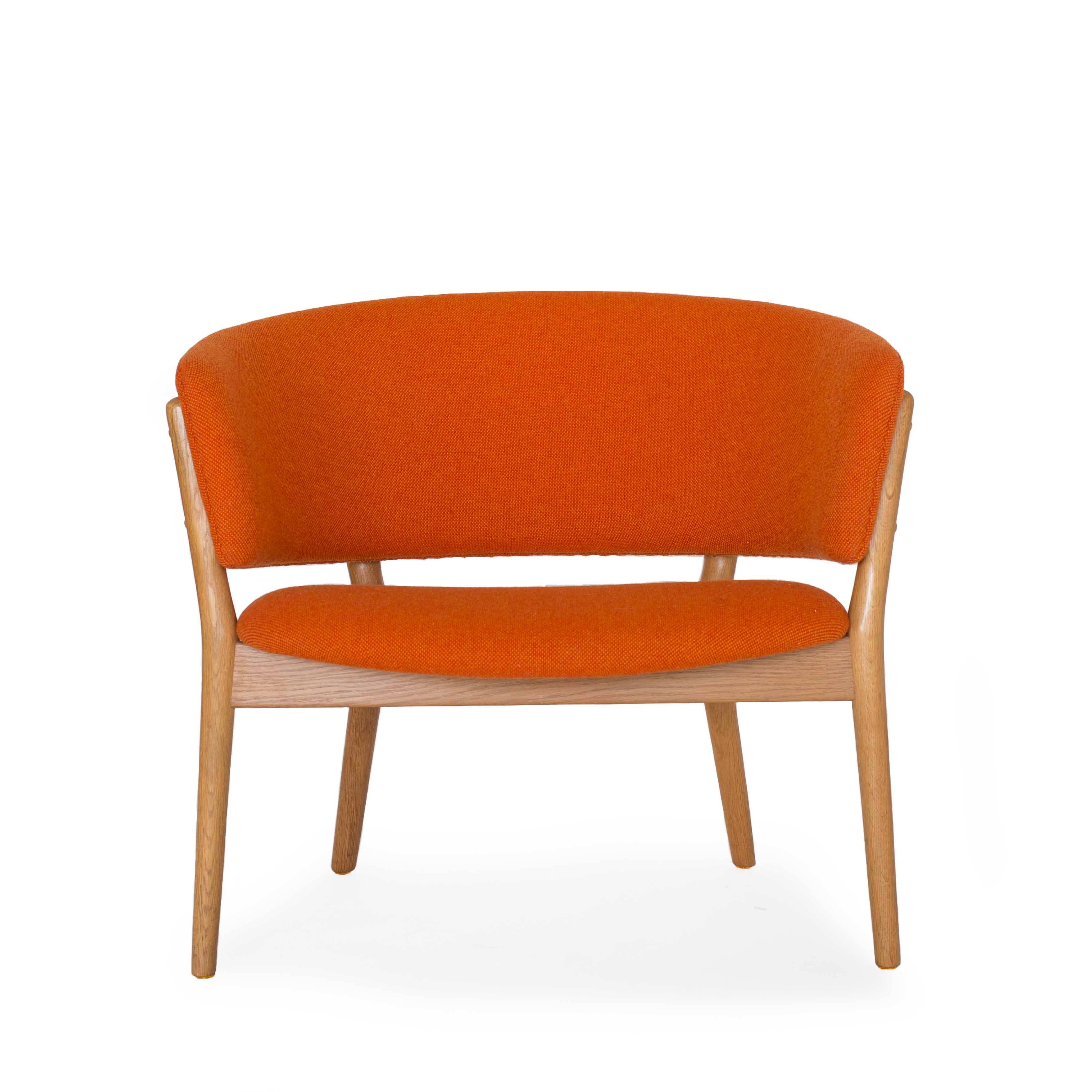 Nanna Ditzel oak easy chair upholstered with orange Hallingdal fabric. 

Designed by Ditzel in 1952, manufactured by Søren Willadsen, Denmark model ND83.
Four chairs available.