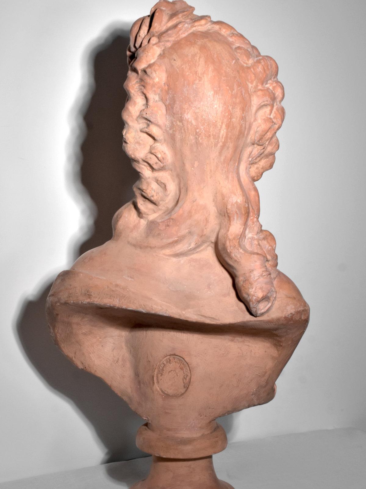 Neoclassico Grande busto in gesso con patina di terracotta - Dopo Jj Caffieri - Inizio del XX secolo in vendita