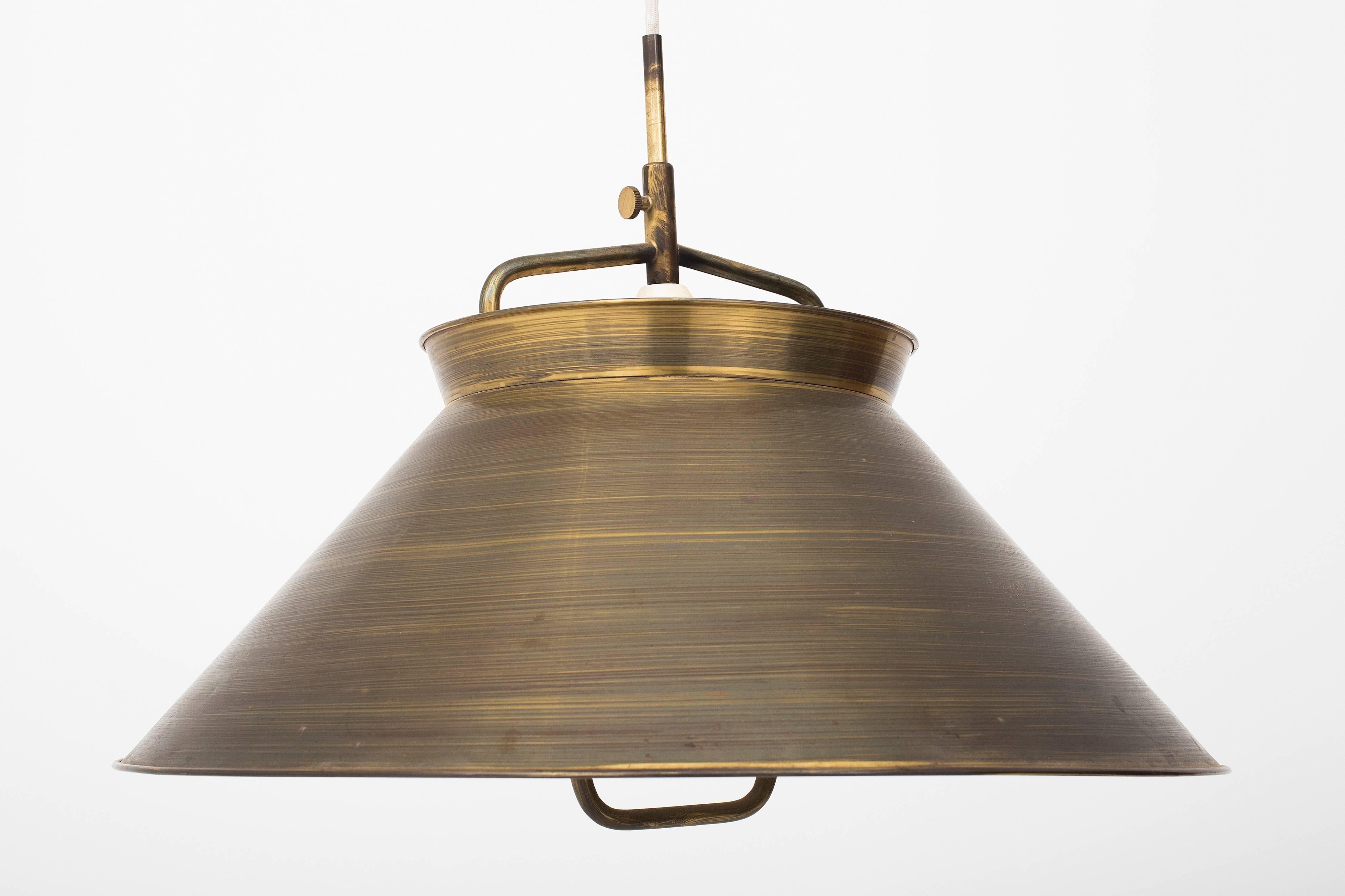 JH-1 pendant in brass with adjustable height. Very rare.
Designed in 1952.