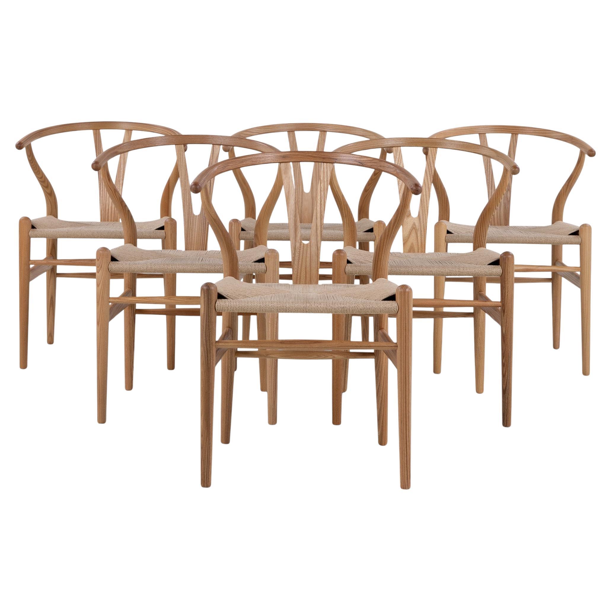 CH 24 - Ensemble de 6 chaises en orme de Hans J. Wegner en vente