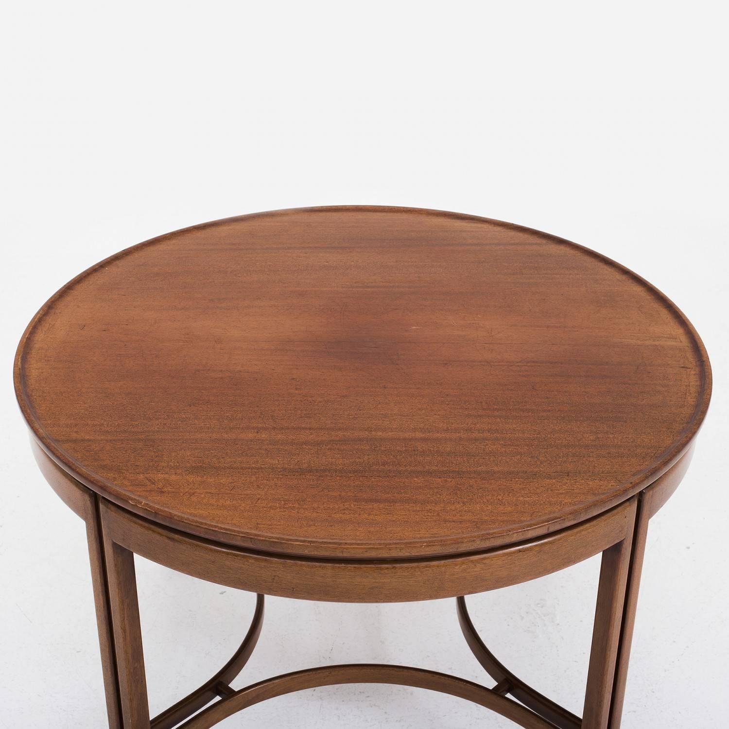 Round sofa table in cubamahogany designed by Tove & Edvard Kindt Larsen. Maker Gustav Bertelsen.