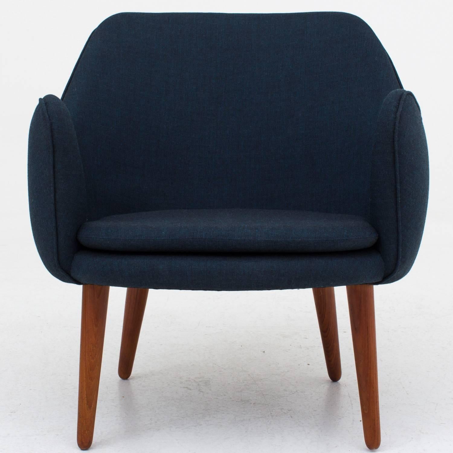 Hans Olsen easy chair, reupholstered in Remix 2, col. 873, legs in teak. Maker De Ster, Holland.