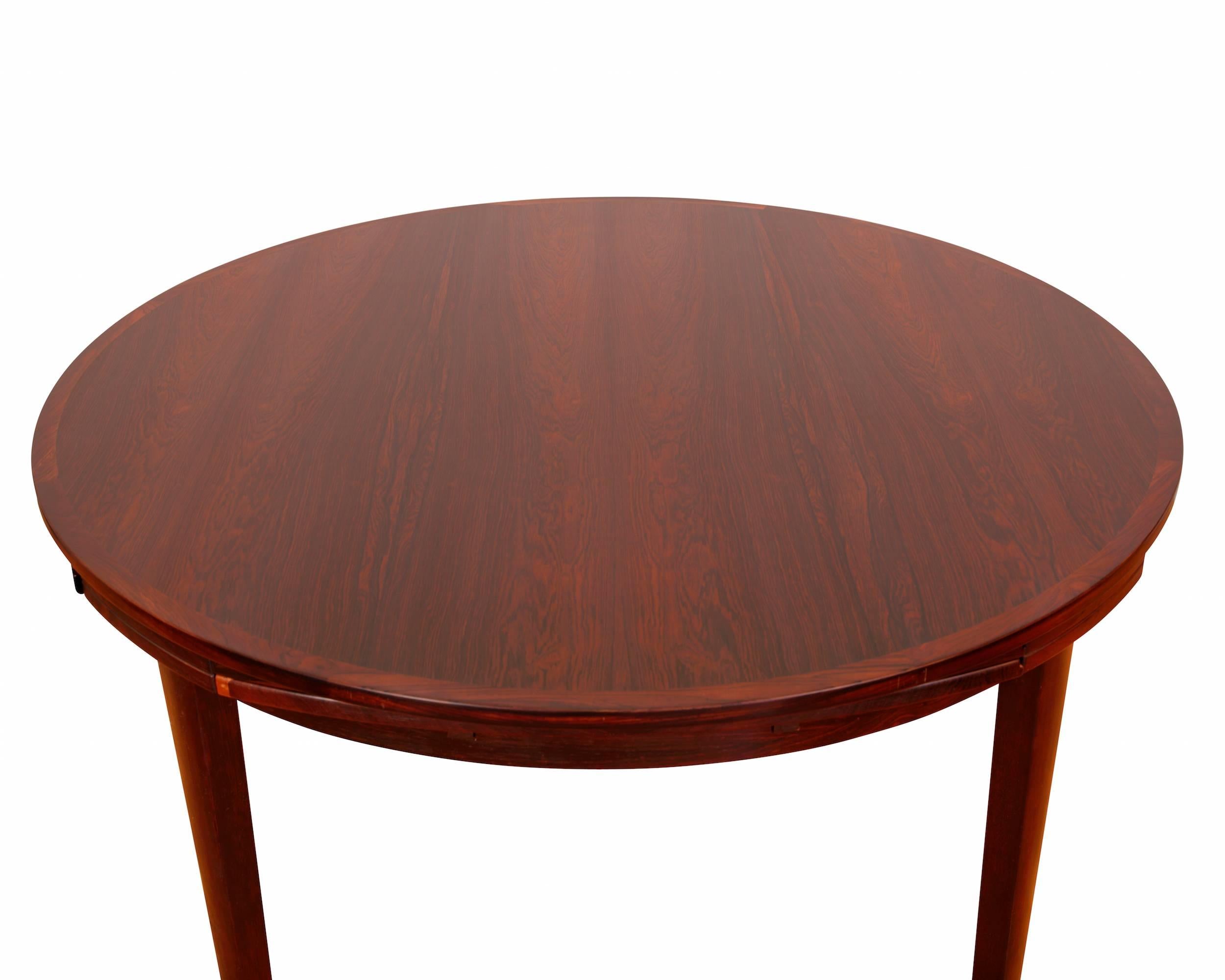 Scandinavian Modern Dyrlund Dinning Table with Pull-Out Leaves