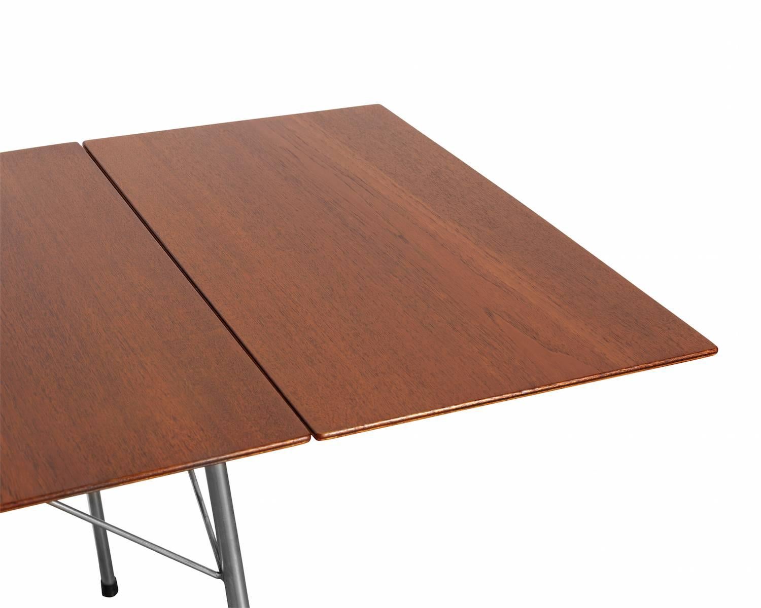 Scandinavian Modern Arne Jacobsen Drop-Leaf Table, Model 3601