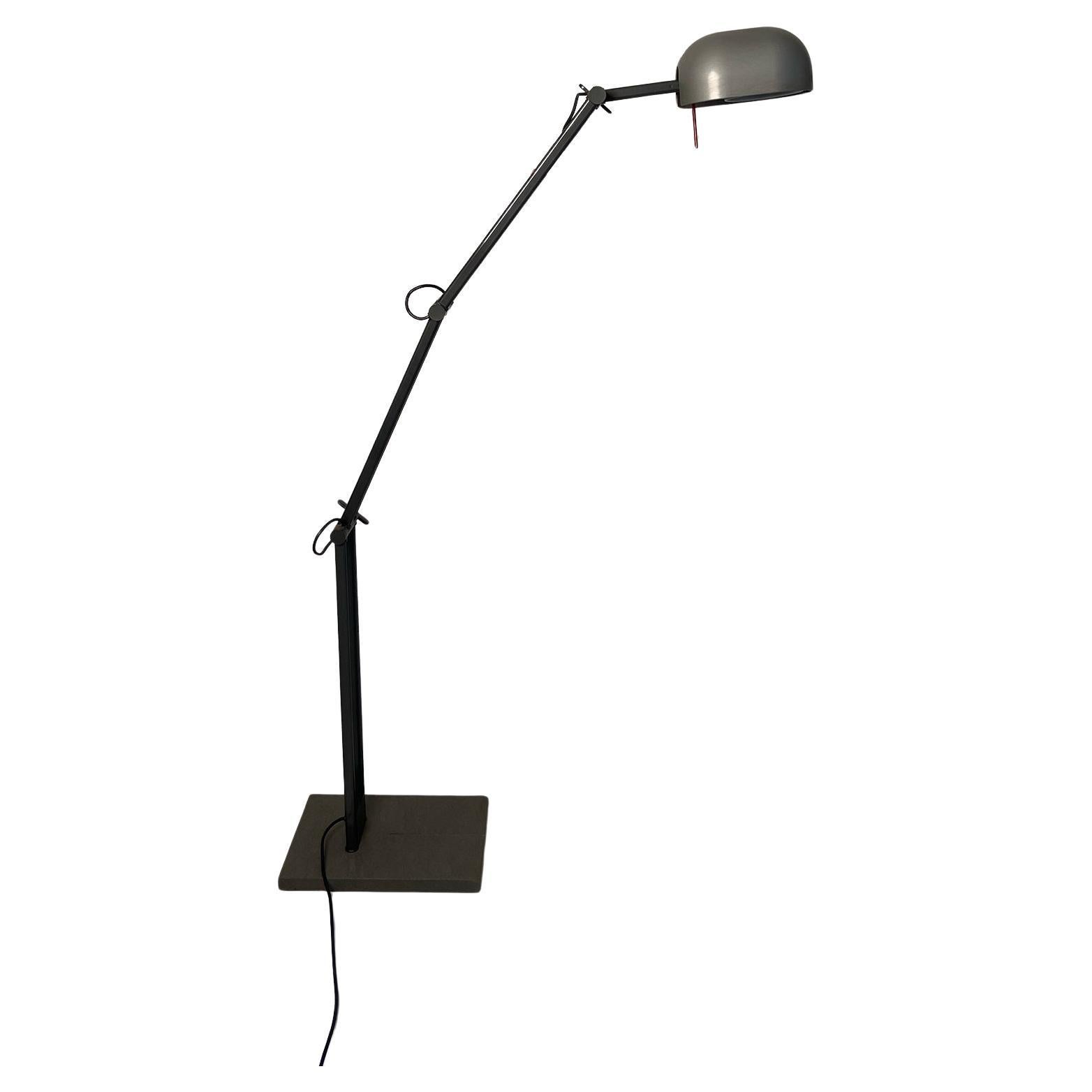 Lampada da terra Adone di CP & CR Associati e prodotta da Artemide, anni 80.