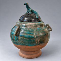 Glazed ceramic covered jar, the lid surmounted by a stylized lizard