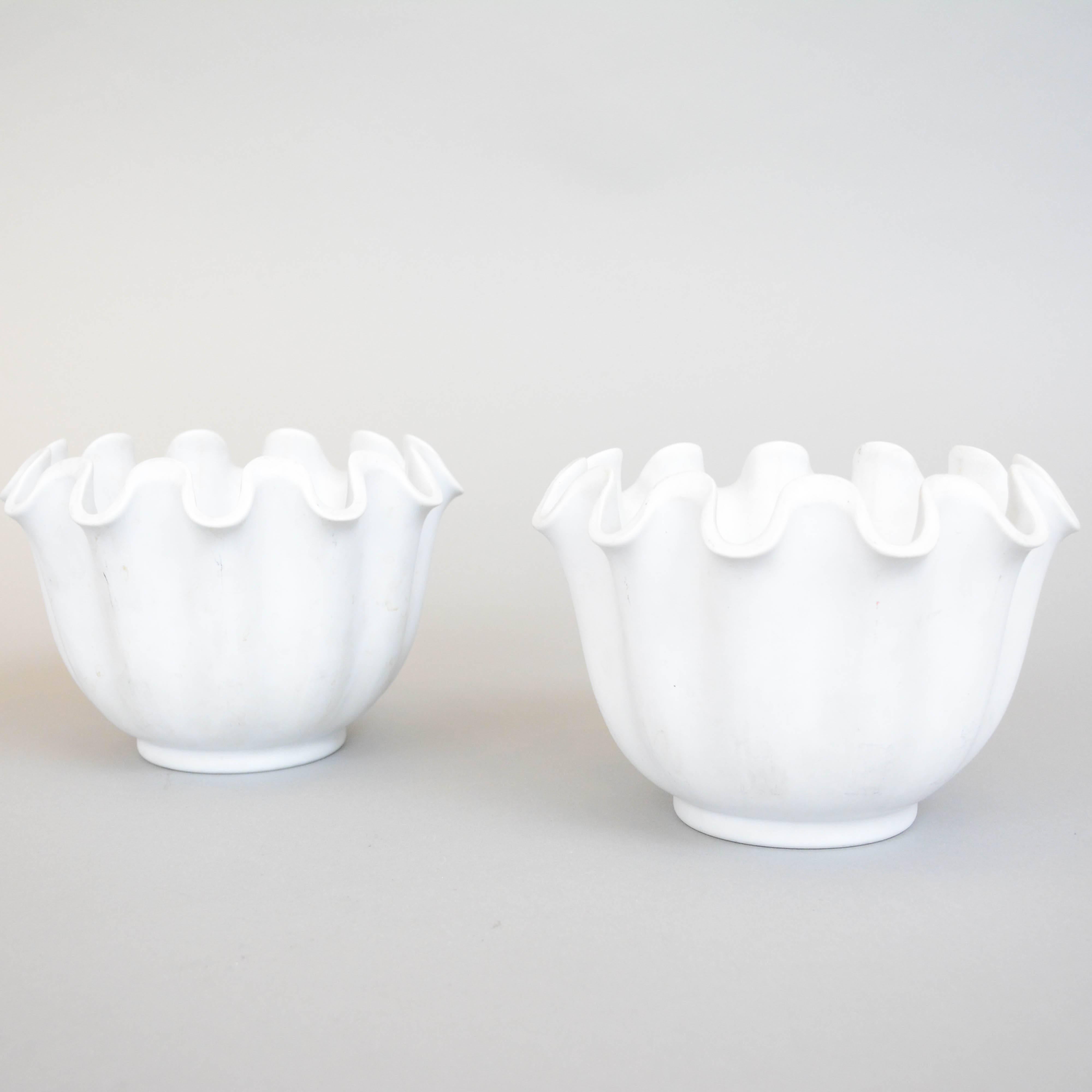 Vaga, a pair of bowls, by Wilhelm Kage for Gustavsberg, Sweden, 1940s-1950s. White carrara glaze.