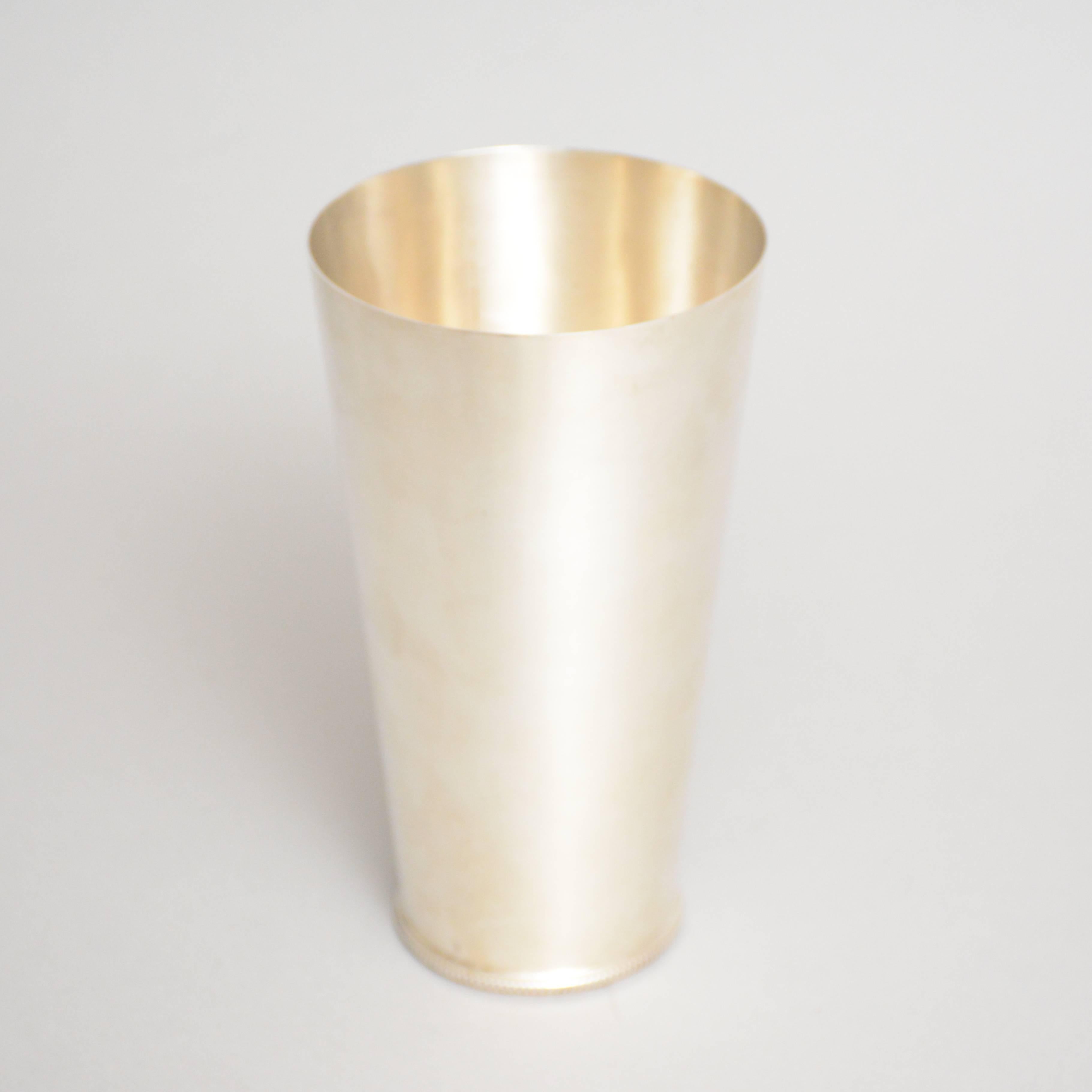 A Wiwen Nilsson silver vase. Signed and dated Lund K9 for 1960. Gifts engraving: Styrelserna Göteborgs Hälsingborg Bank 5. 11. 1960.