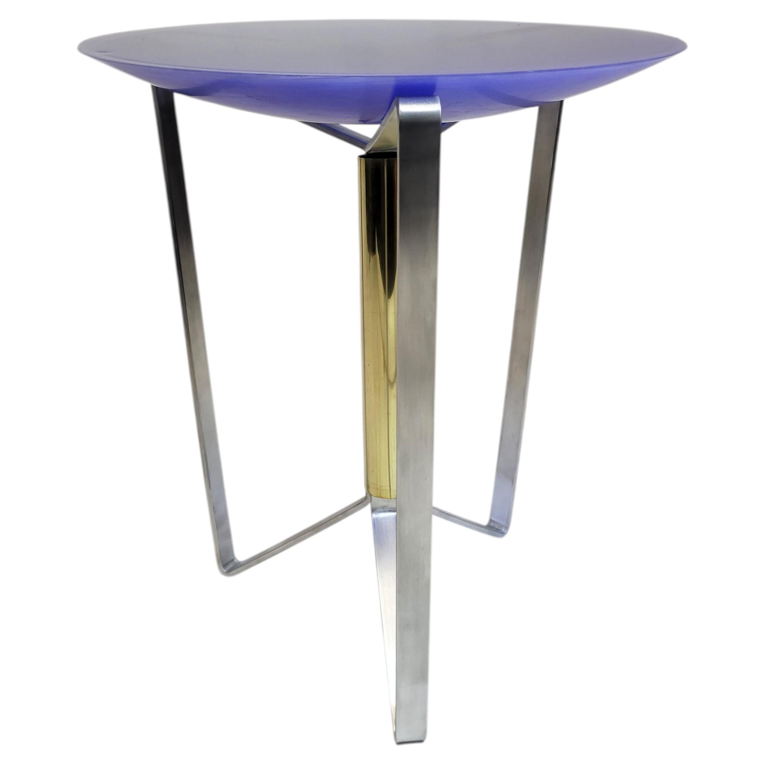 Chroma (blu tanzanite) - Tavolino in resina di Jason Robinson, ottone e alluminio in vendita