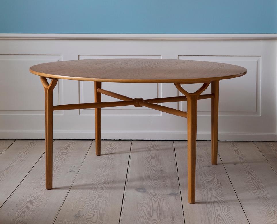 Beautiful 1950s coffee table in beech and teak designed by Danish architects Peter Hvidt and Orla Mølgaard-Nielsen.