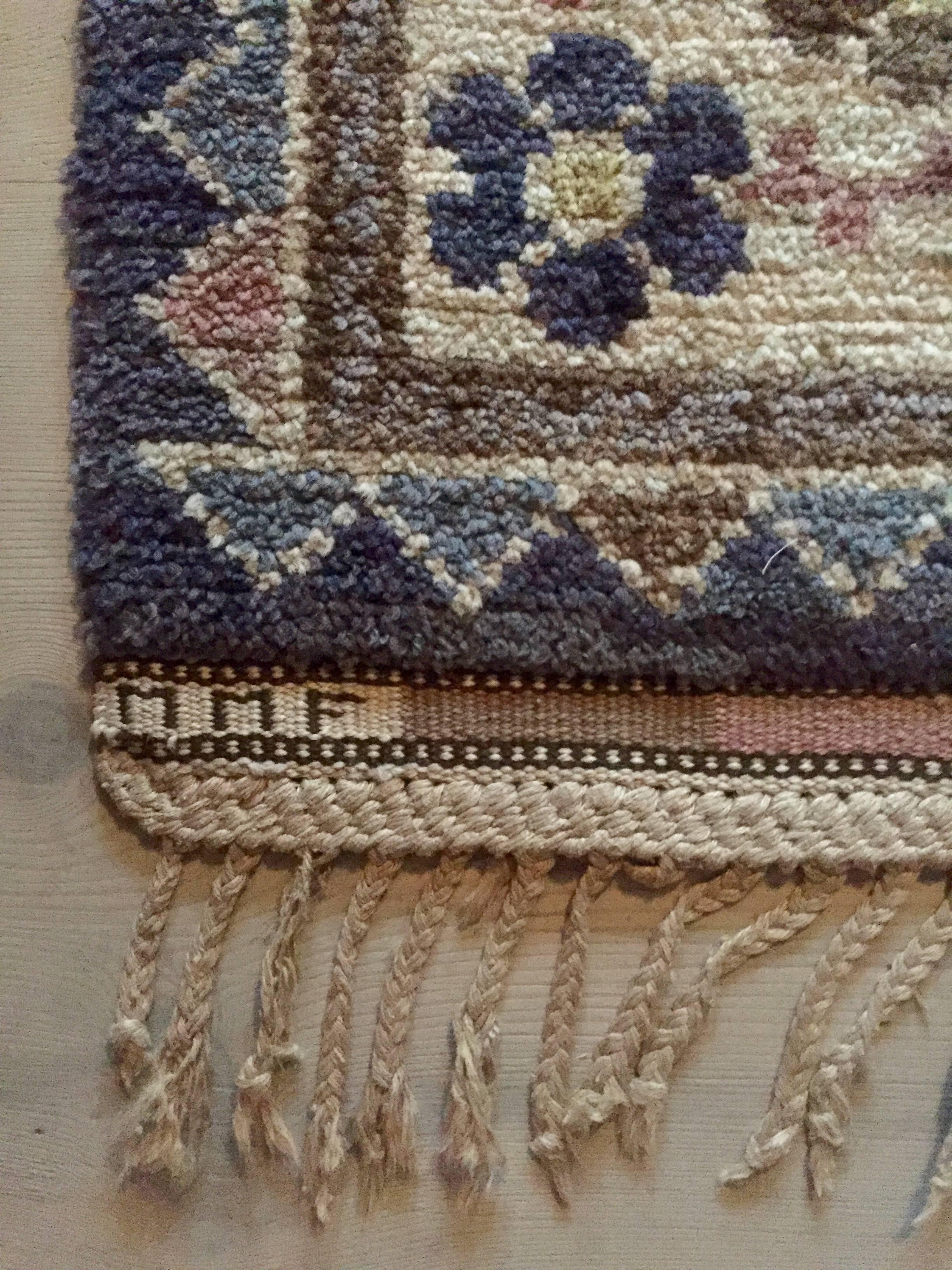 Lovely 'Steninge' rug. Knotted pile. Designed in 1926. Handwoven at Marta Maas-Fjetterström AB, Båstad, Sweden.